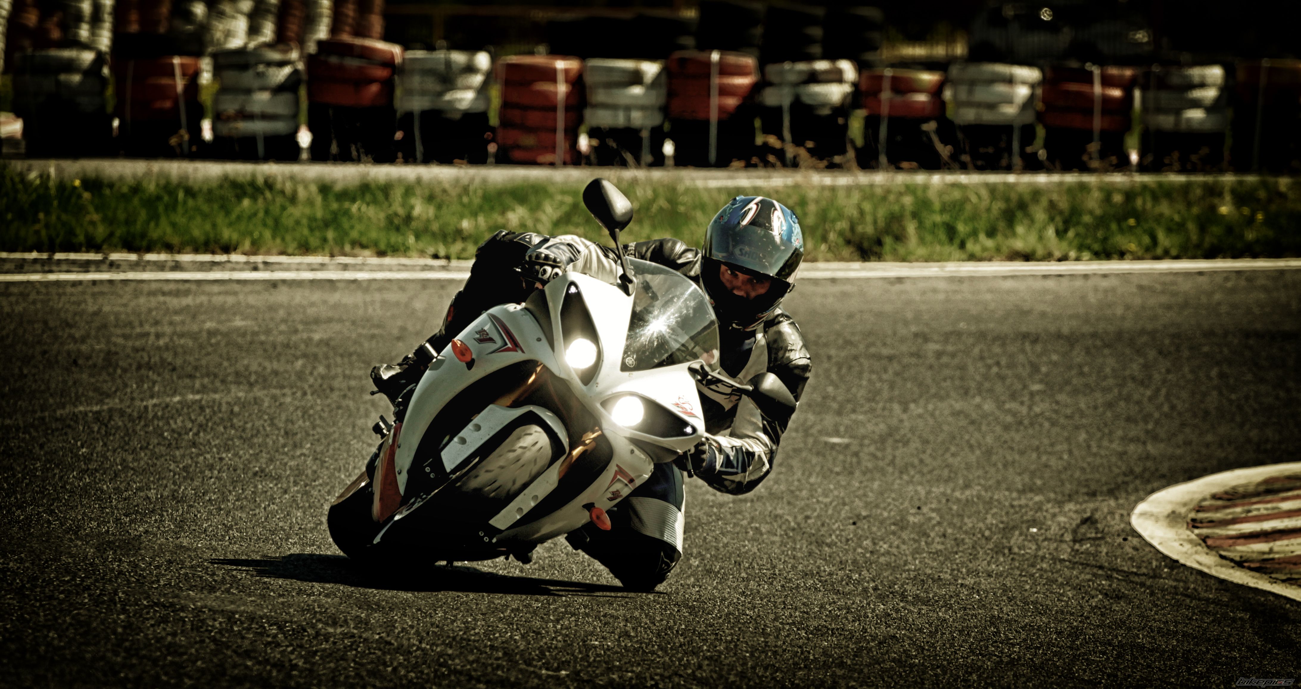 2009 YAMAHA YZF R1 | Picture 2446652 motorcycle photo