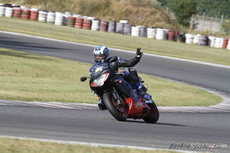 2001 APRILIA RSV 1000 MILLE | Picture 2447686 motorcycle photo