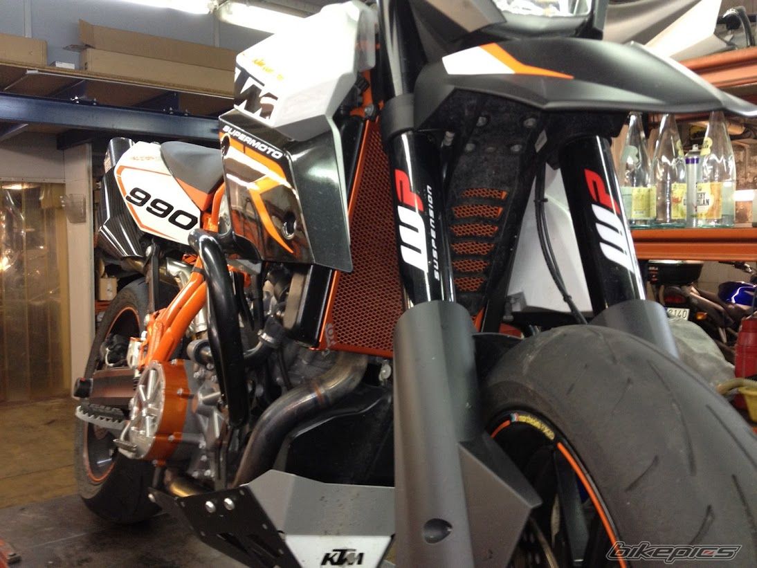 2010 KTM 990 SUPERMOTO | Picture 2451300 motorcycle photo