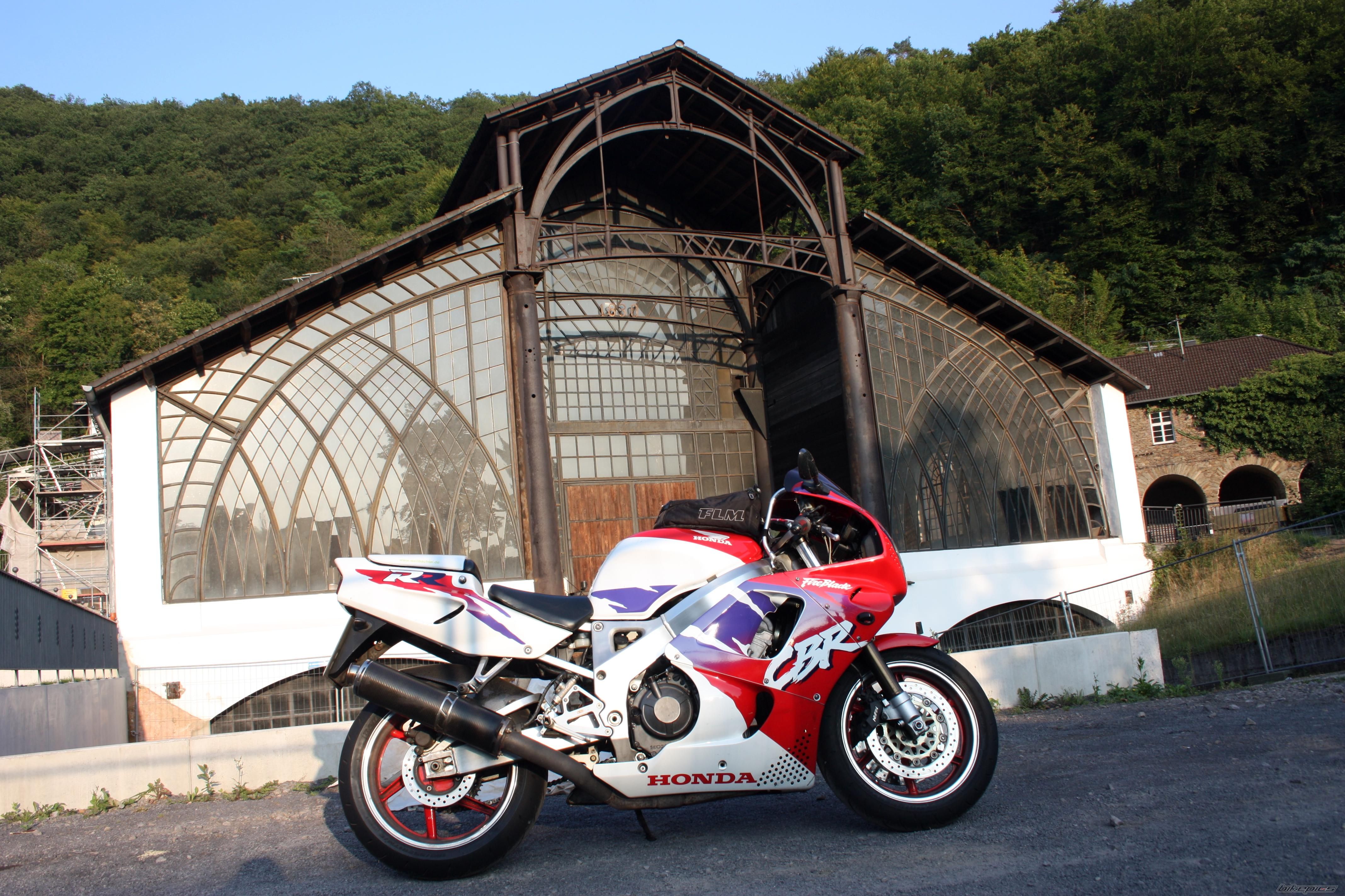 1995 HONDA CBR 900 | Picture 2451415 motorcycle photo