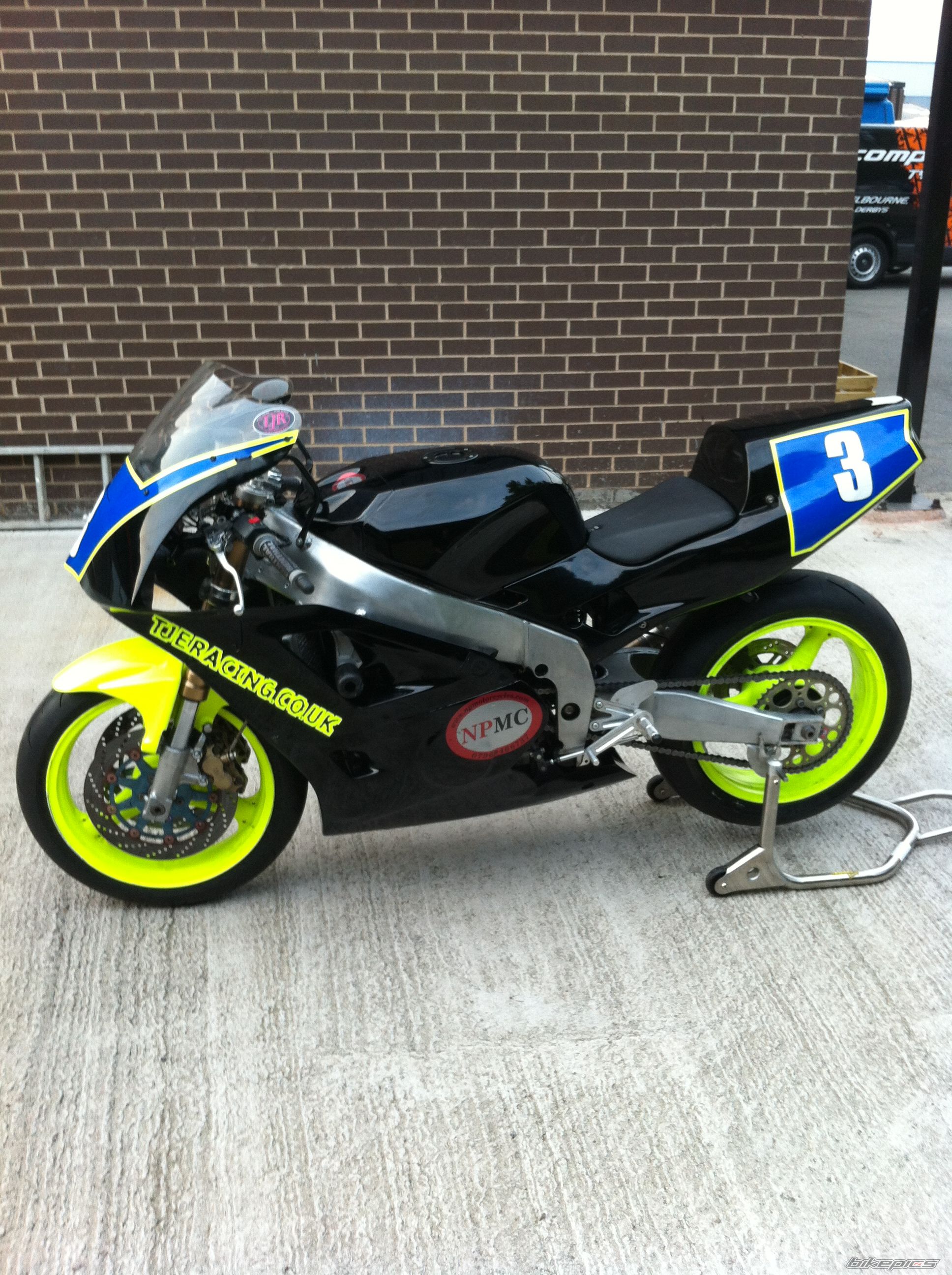 1992 KAWASAKI ZXR 400 | Picture 2459904 motorcycle photo