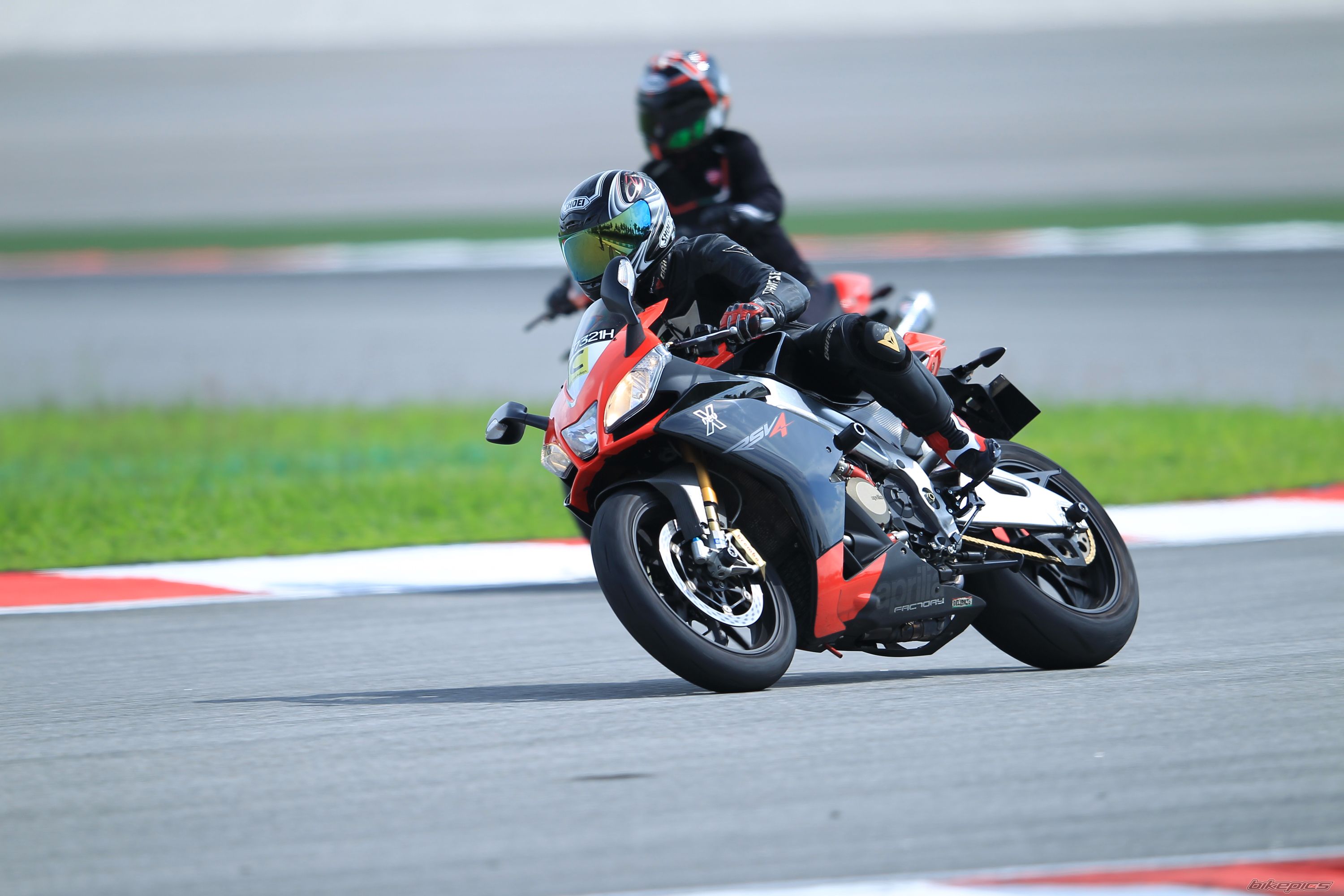 2009 APRILIA RSV4 FACTORY | Picture 2459929 motorcycle photo