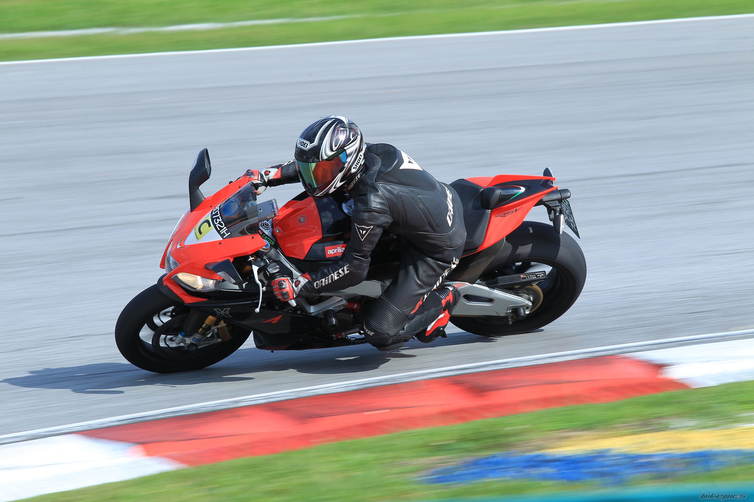 2009 APRILIA RSV4 FACTORY | Picture 2459930 motorcycle photo