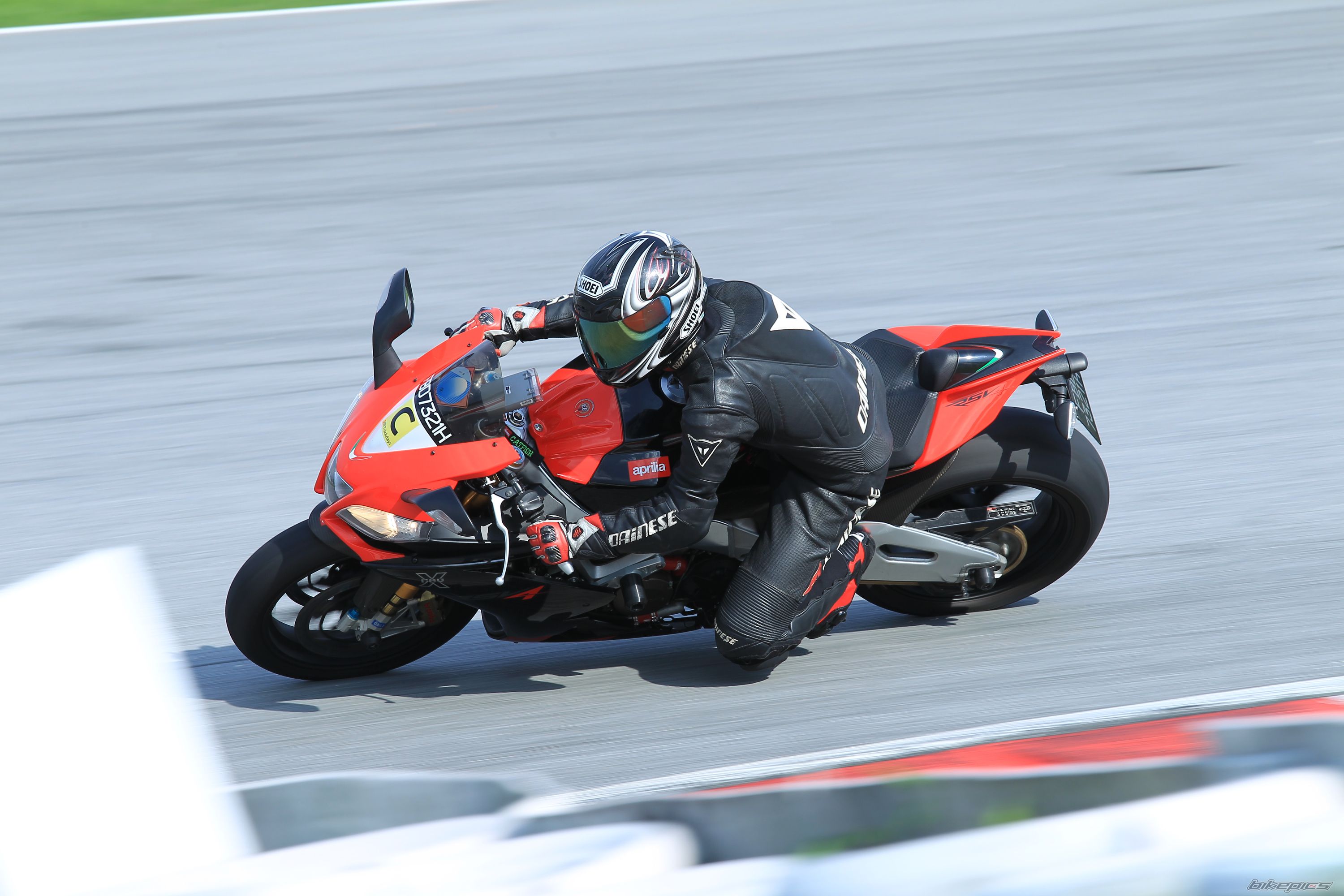2009 APRILIA RSV4 FACTORY | Picture 2459931 motorcycle photo