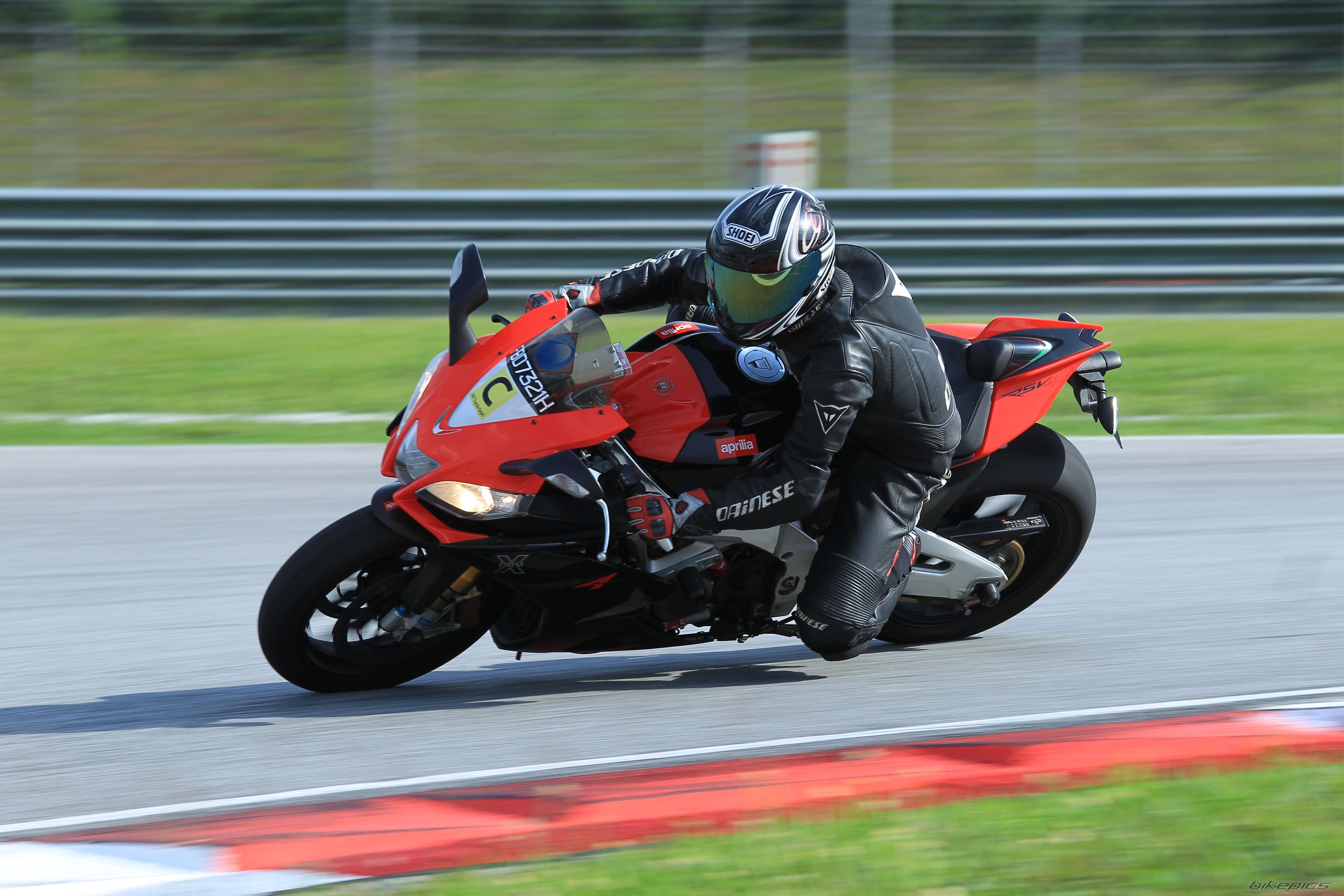 2009 APRILIA RSV4 FACTORY | Picture 2459935 motorcycle photo