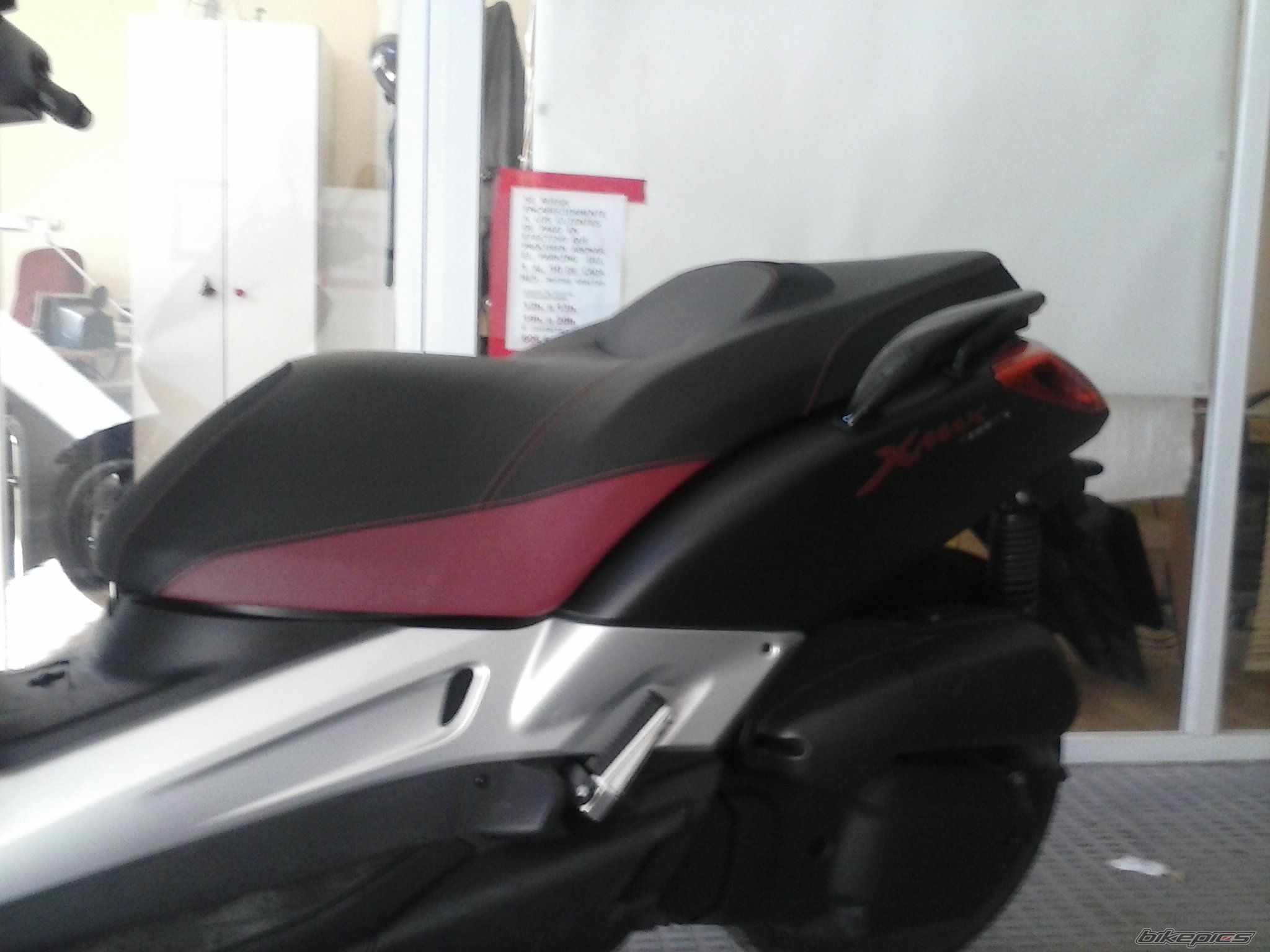 2010 YAMAHA XMAX | Picture 2467812 motorcycle photo