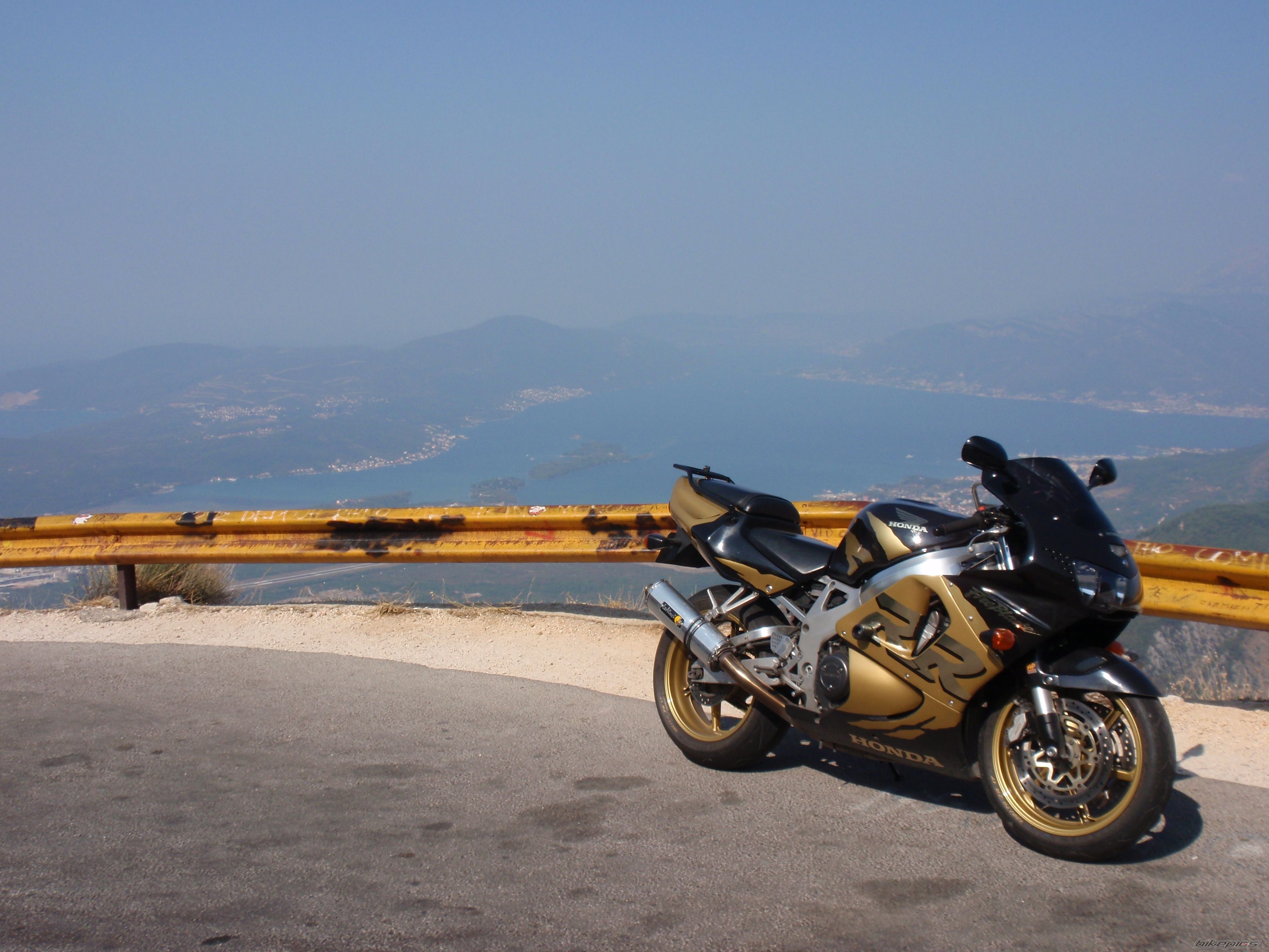 1998 HONDA CBR 900RR FIREBLADE | Picture 2469237 motorcycle photo