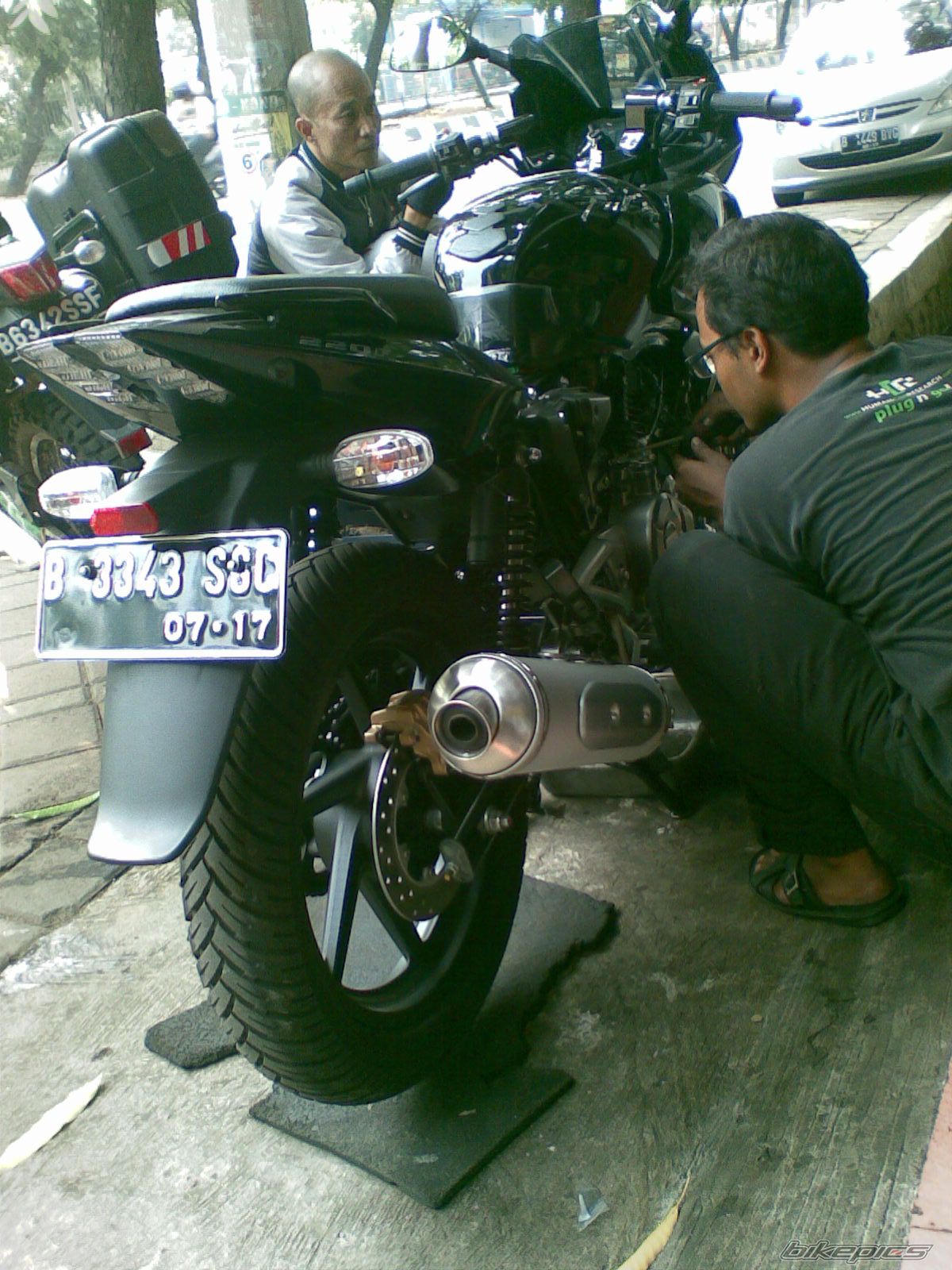 2012 BAJAJ PULSAR 220F | Picture 2470091 motorcycle photo