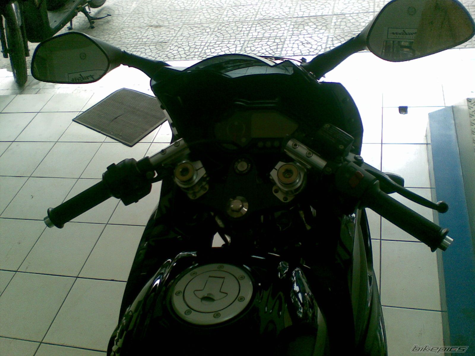 2012 BAJAJ PULSAR 220F | Picture 2470097 motorcycle photo