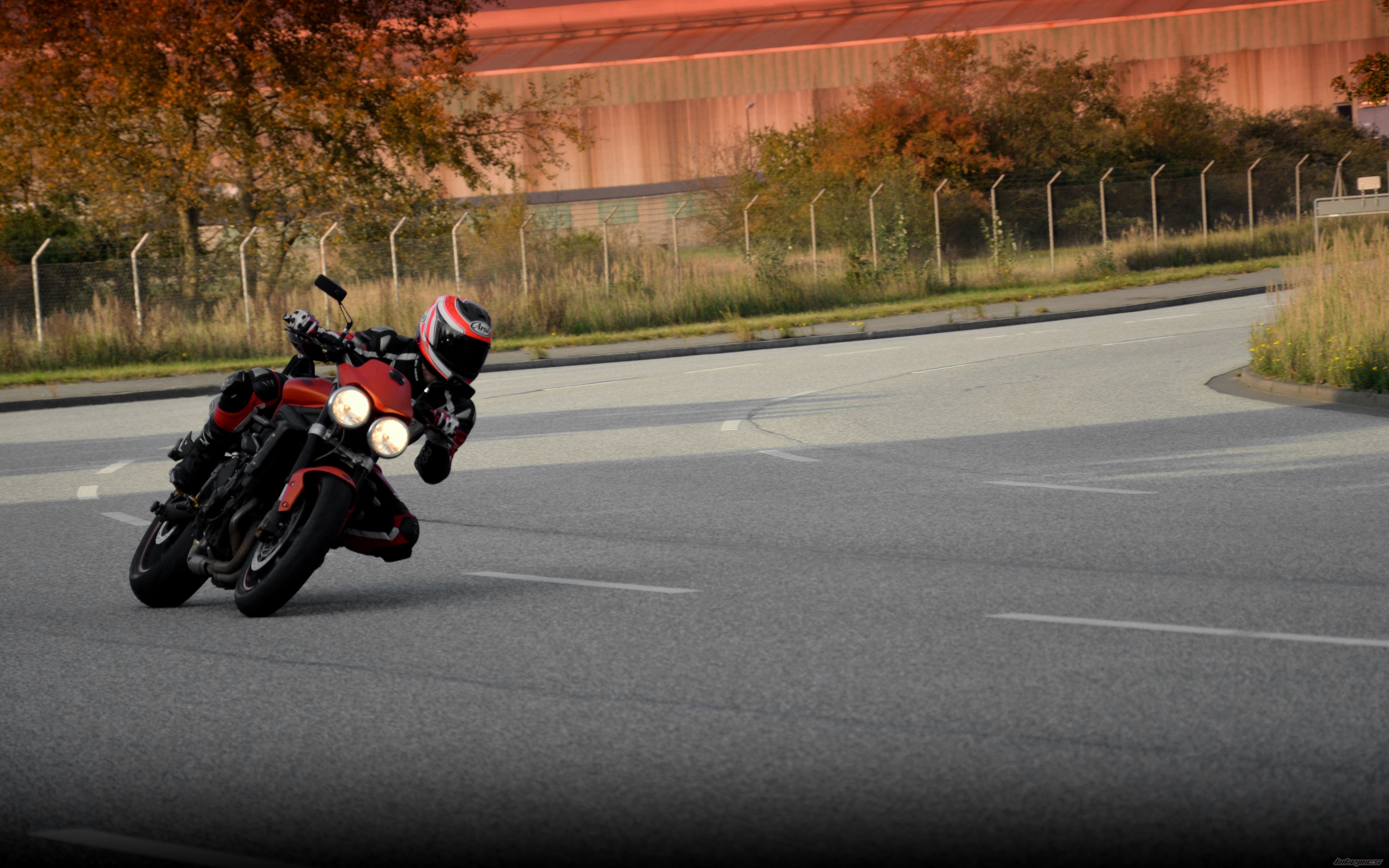 2010 TRIUMPH STREET TRIPLE R | Picture 2470970 motorcycle photo
