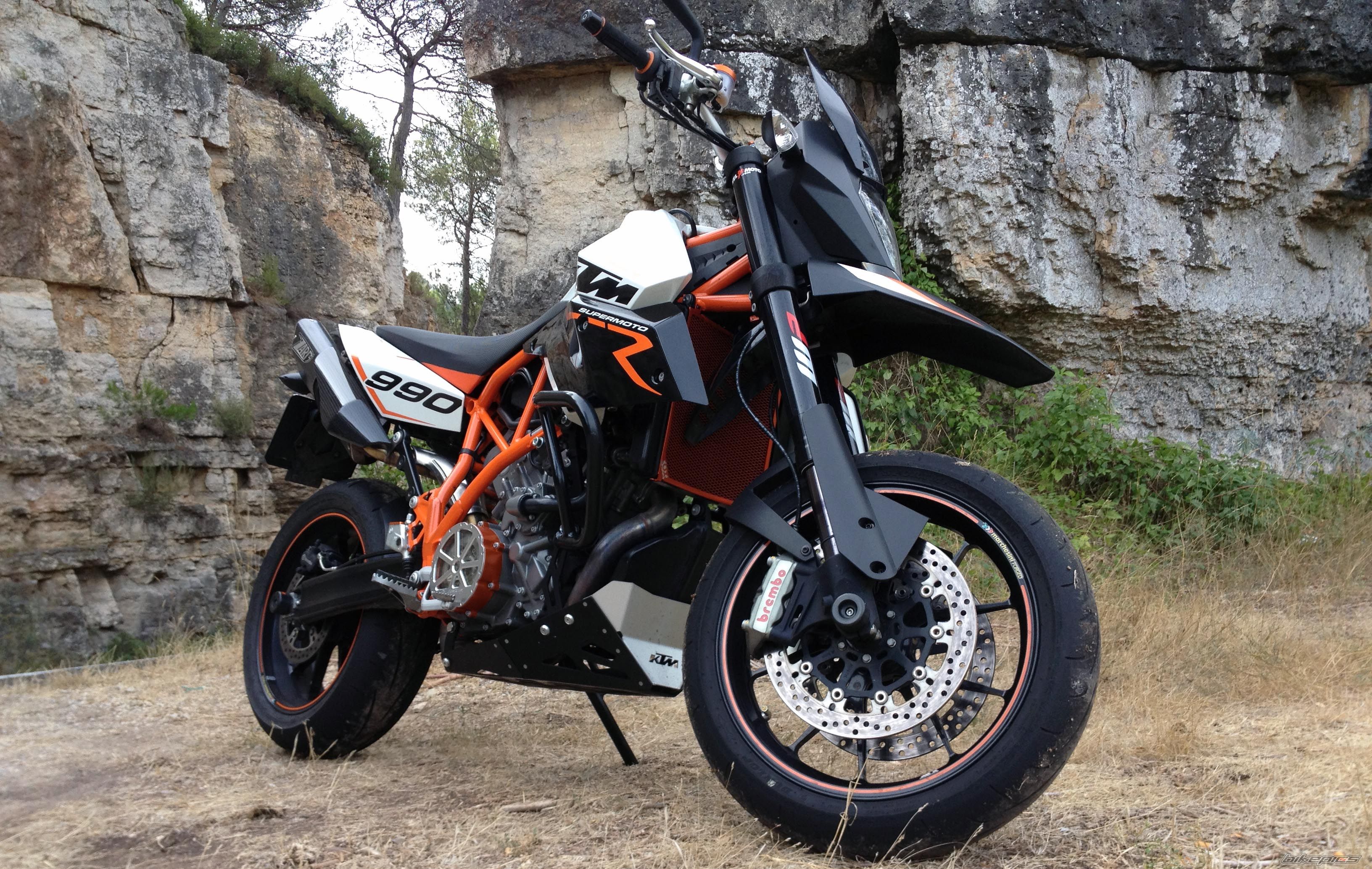 2010 KTM 990 SUPERMOTO | Picture 2472067 motorcycle photo