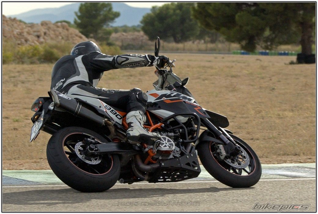 2010 KTM 990 SUPERMOTO | Picture 2472068 motorcycle photo