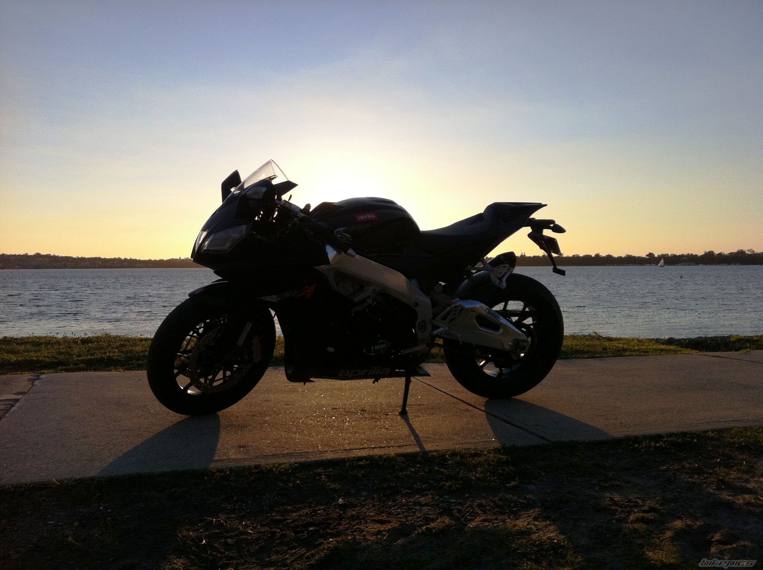 2010 APRILIA RSV4R APRC | Picture 2476930 motorcycle photo