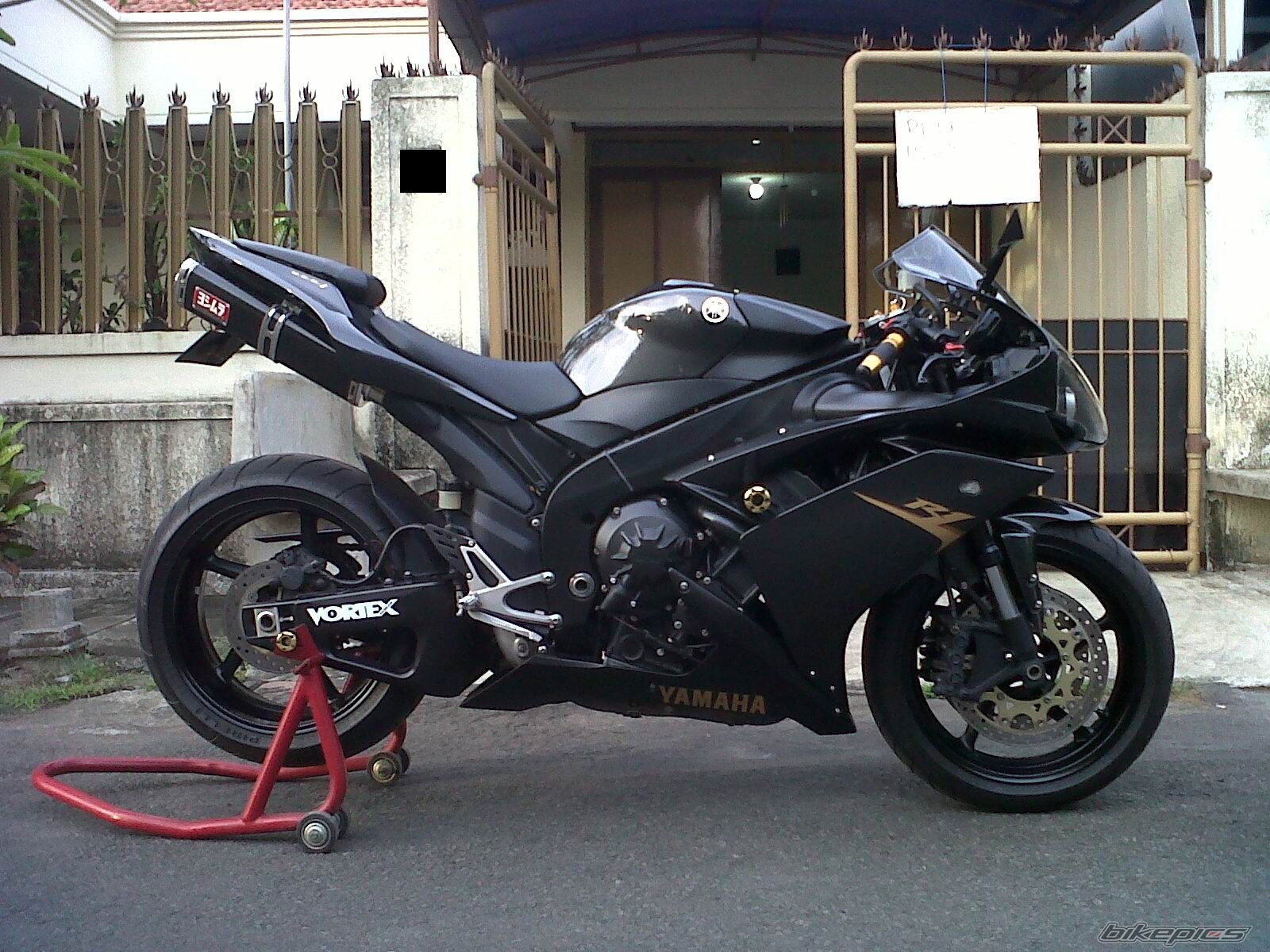 2008 YAMAHA YZF R1 | Picture 2493509 motorcycle photo