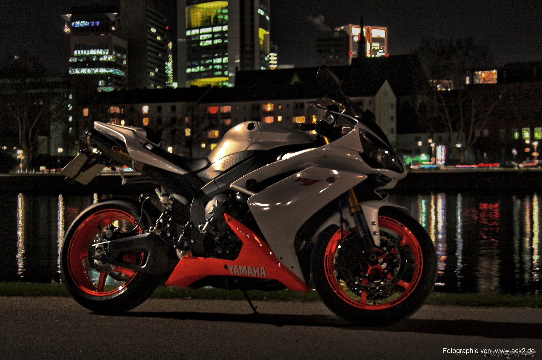 2013 YAMAHA YZF R1 | Picture 2496589 motorcycle photo