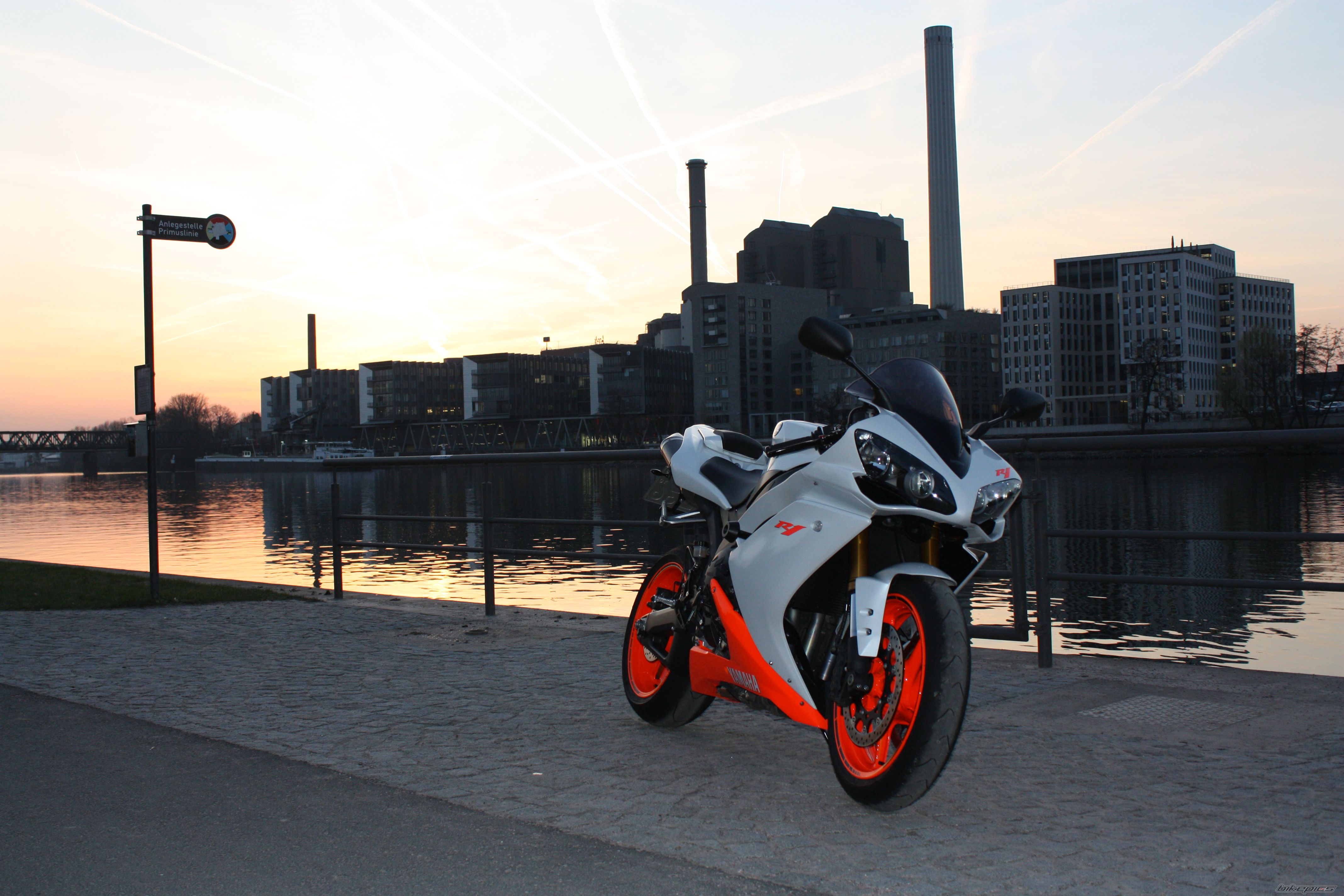 2013 YAMAHA YZF R1 | Picture 2496611 motorcycle photo