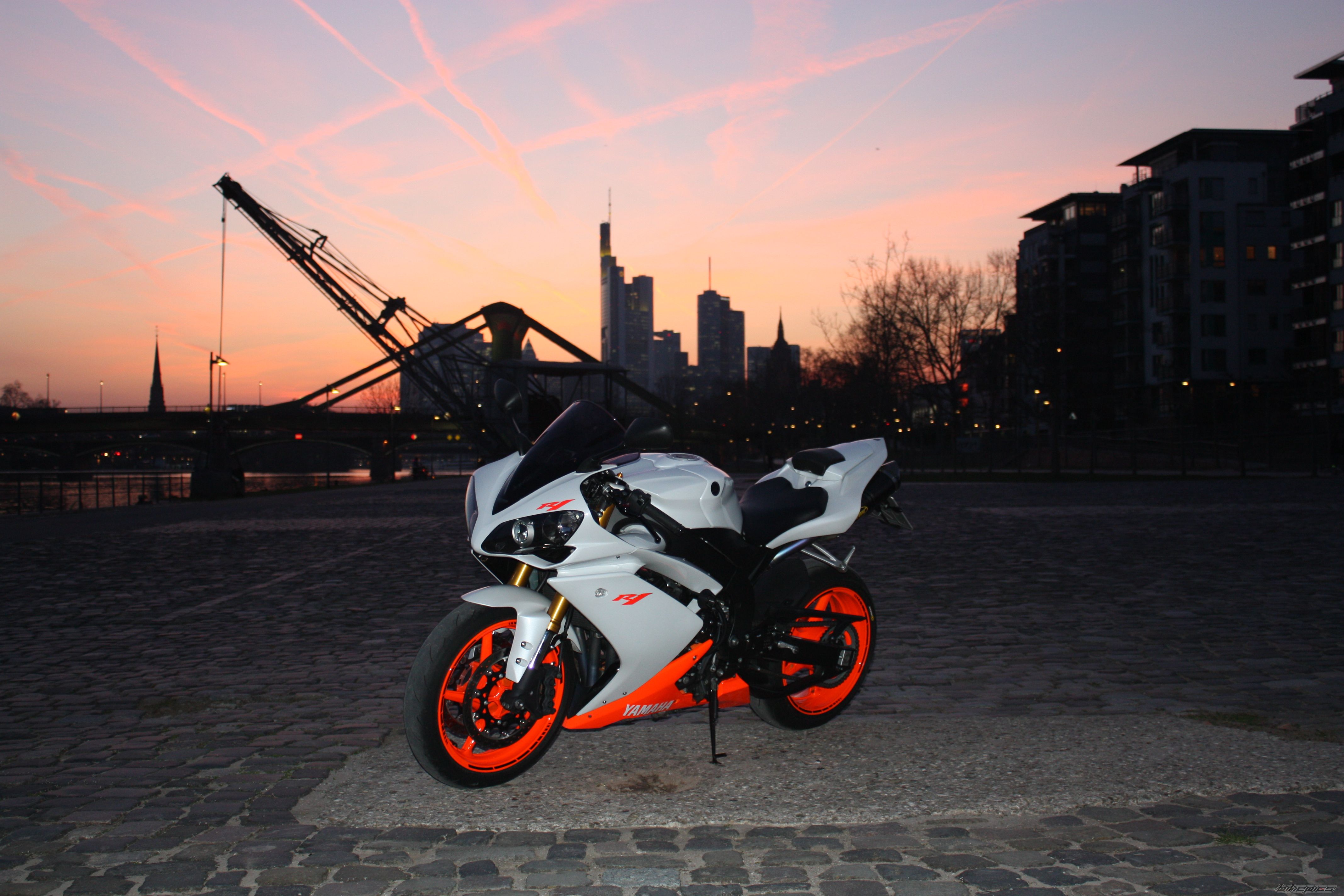 2013 YAMAHA YZF R1 | Picture 2496618 motorcycle photo