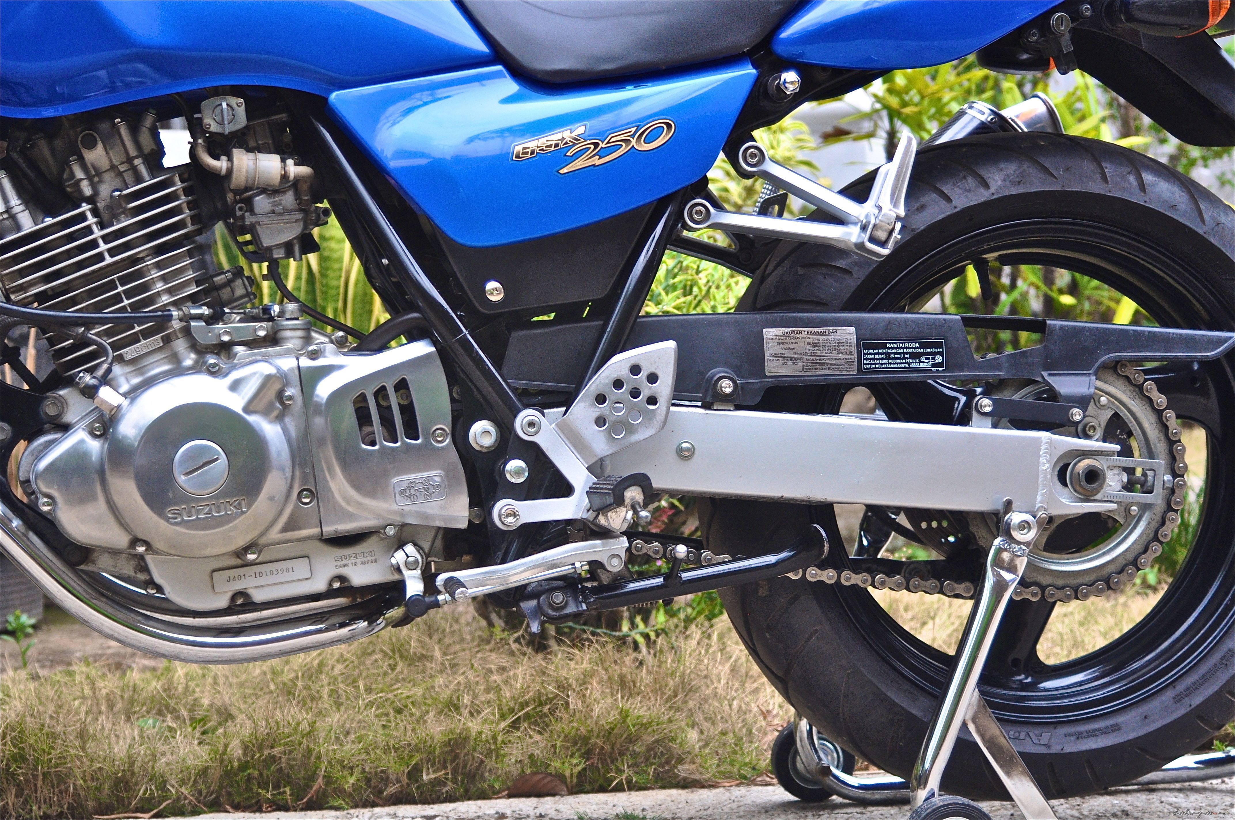 2003 SUZUKI GS 250 | Picture 2497120 motorcycle photo