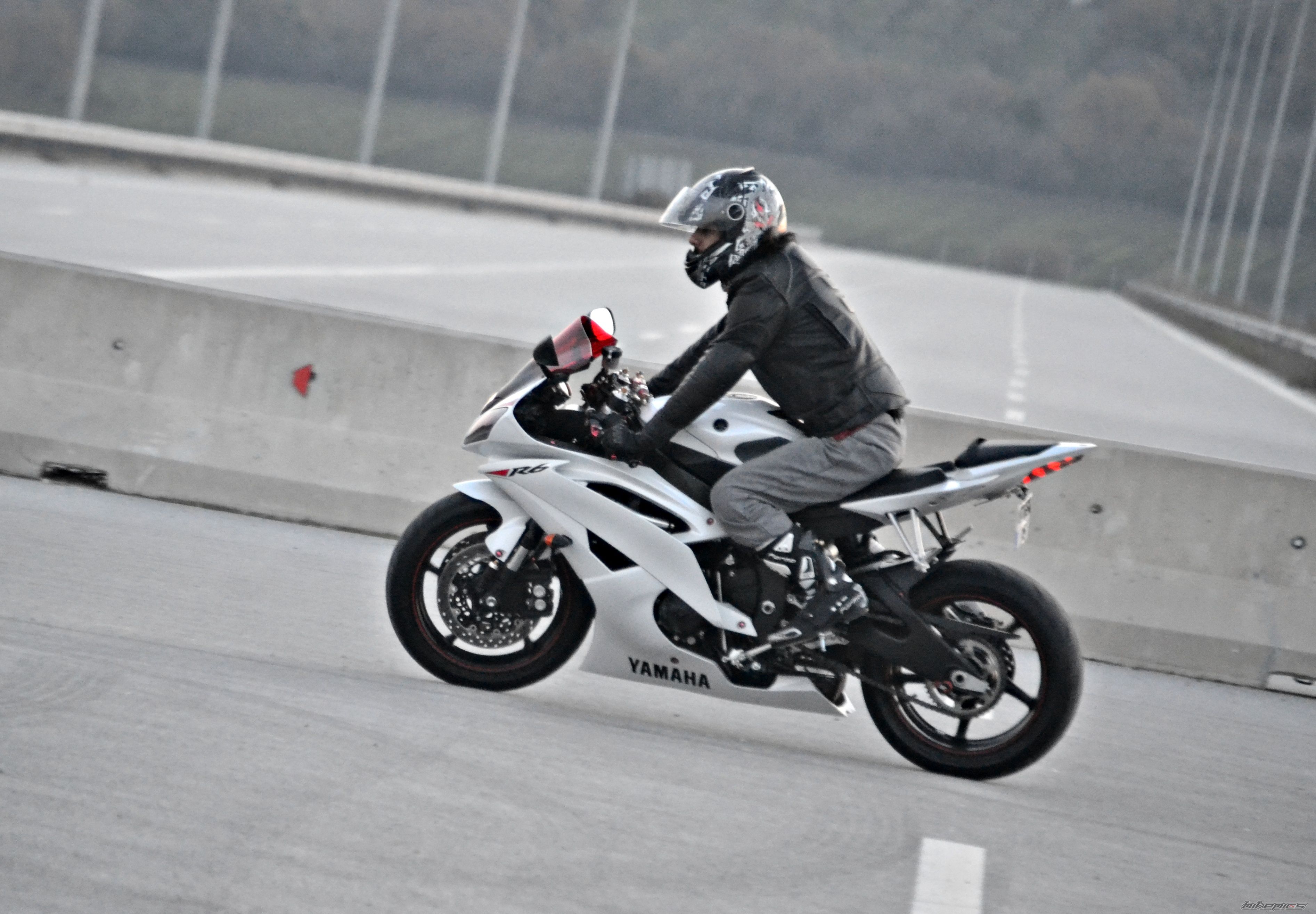 2011 YAMAHA YZF R6 | Picture 2497675 motorcycle photo