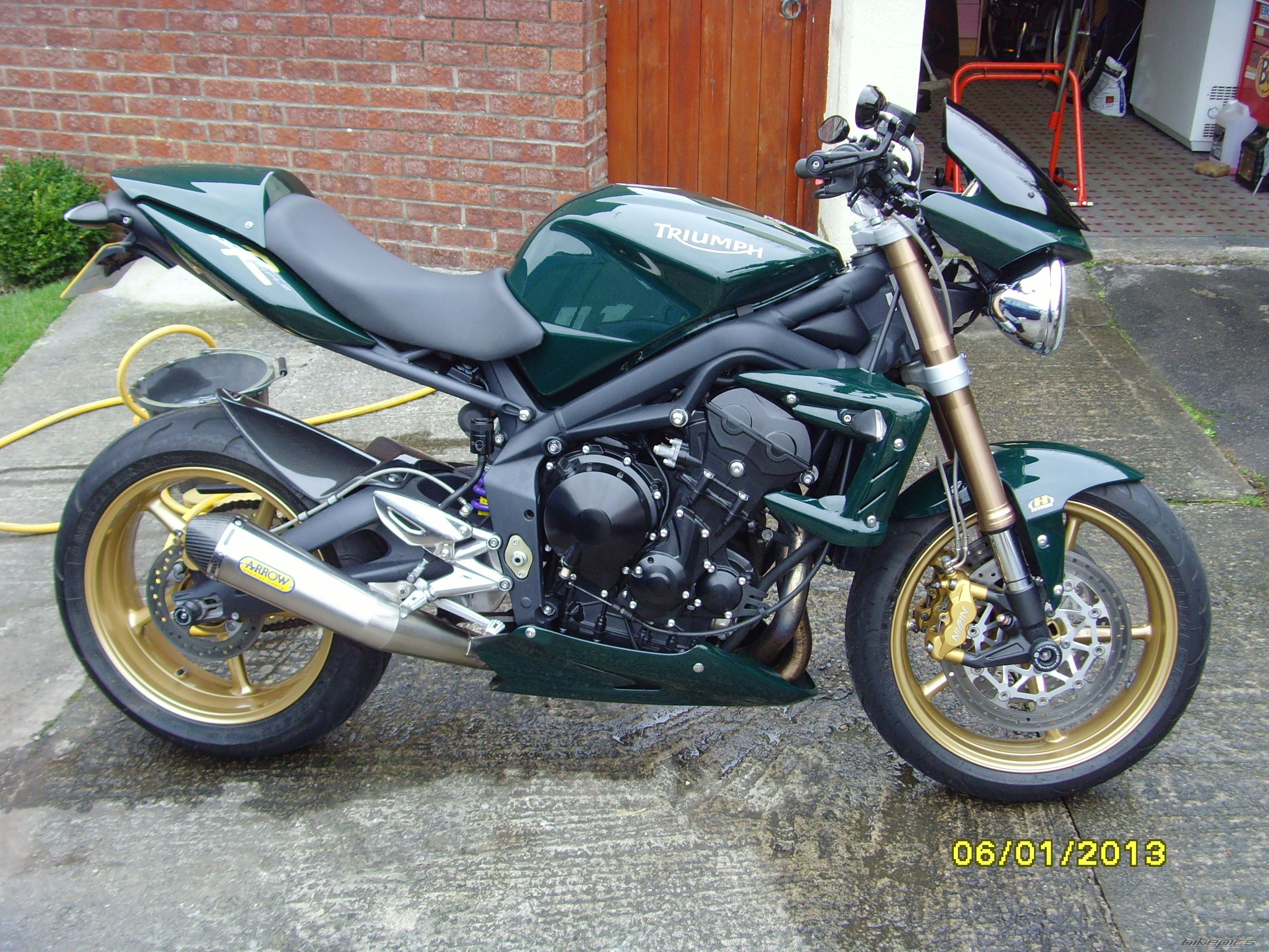 2010 TRIUMPH STREET TRIPLE R | Picture 2501879 motorcycle photo