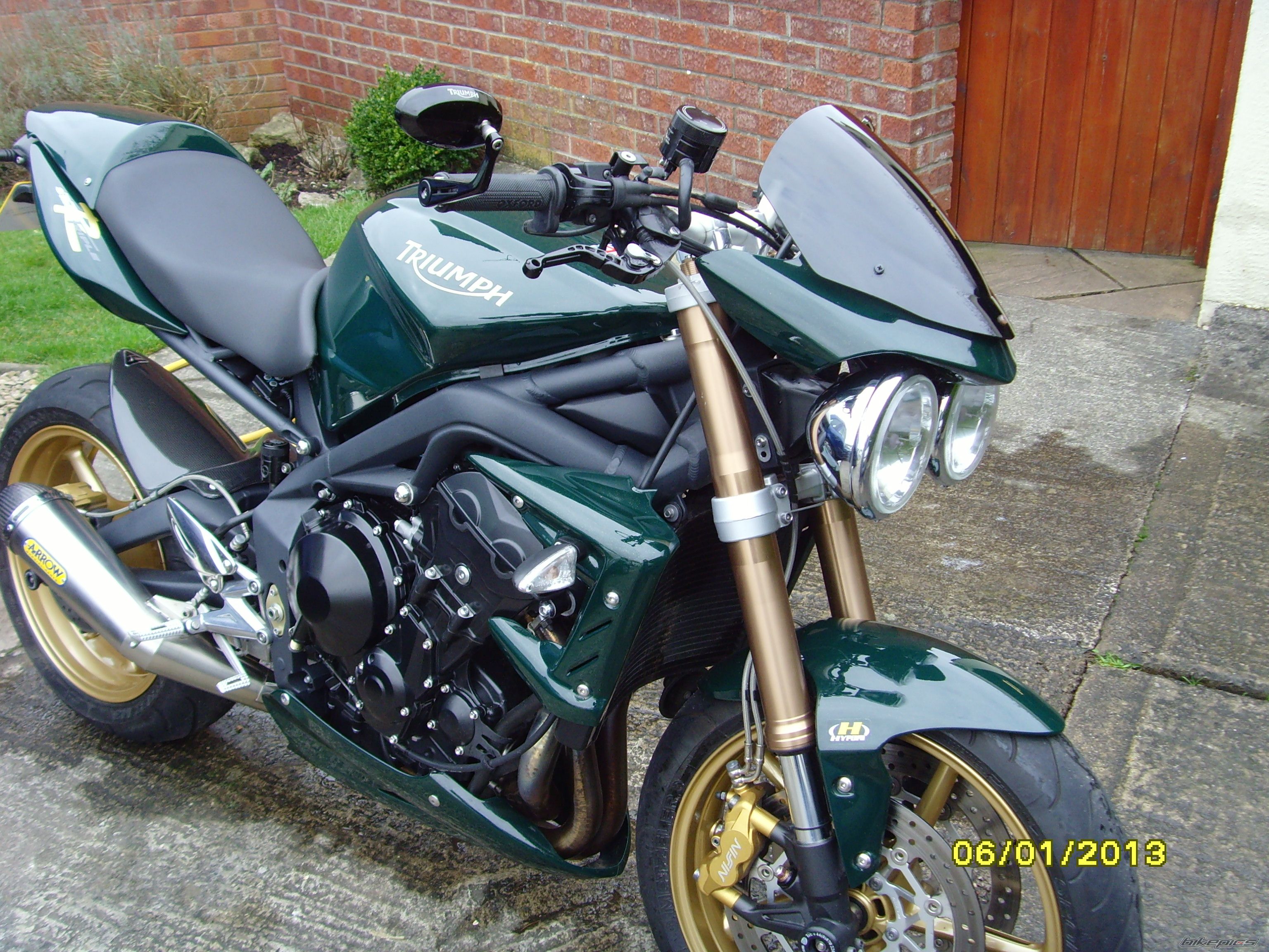 2010 TRIUMPH STREET TRIPLE R | Picture 2501880 motorcycle photo