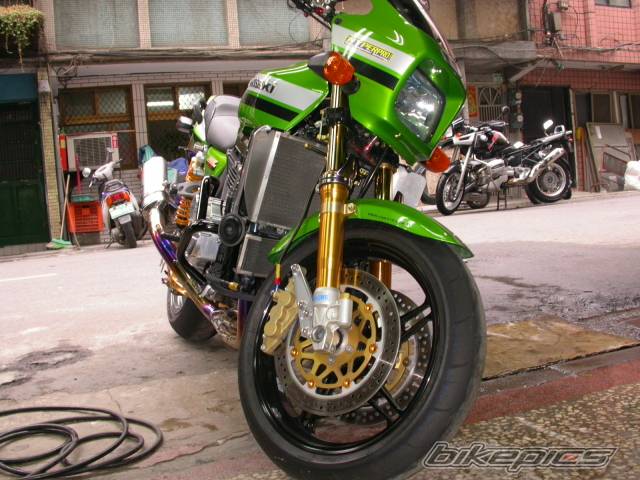 2002 KAWASAKI ZRX 1200R | Picture 250202 motorcycle photo