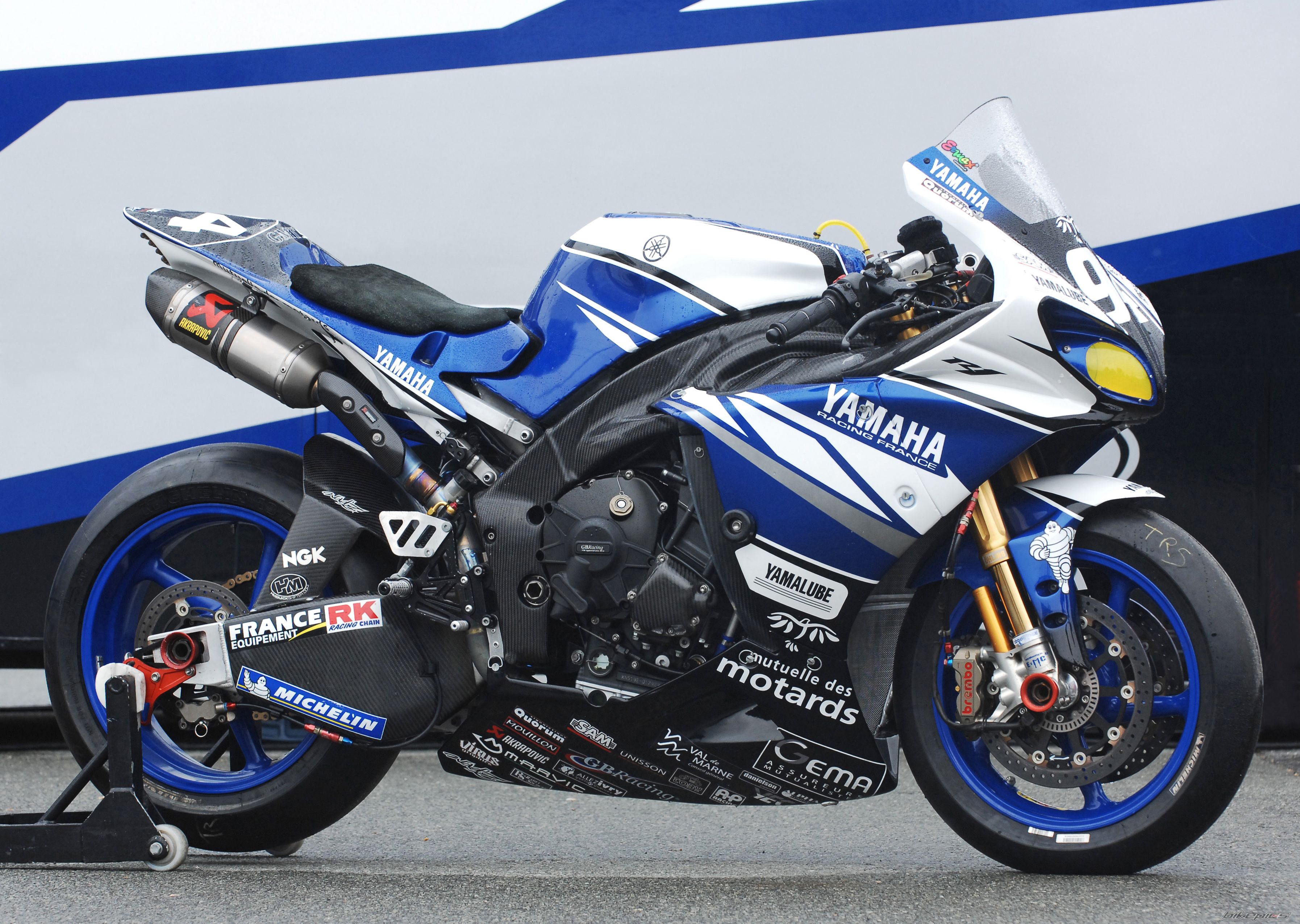 2012 YAMAHA YZF R1 | Picture 2506101 motorcycle photo