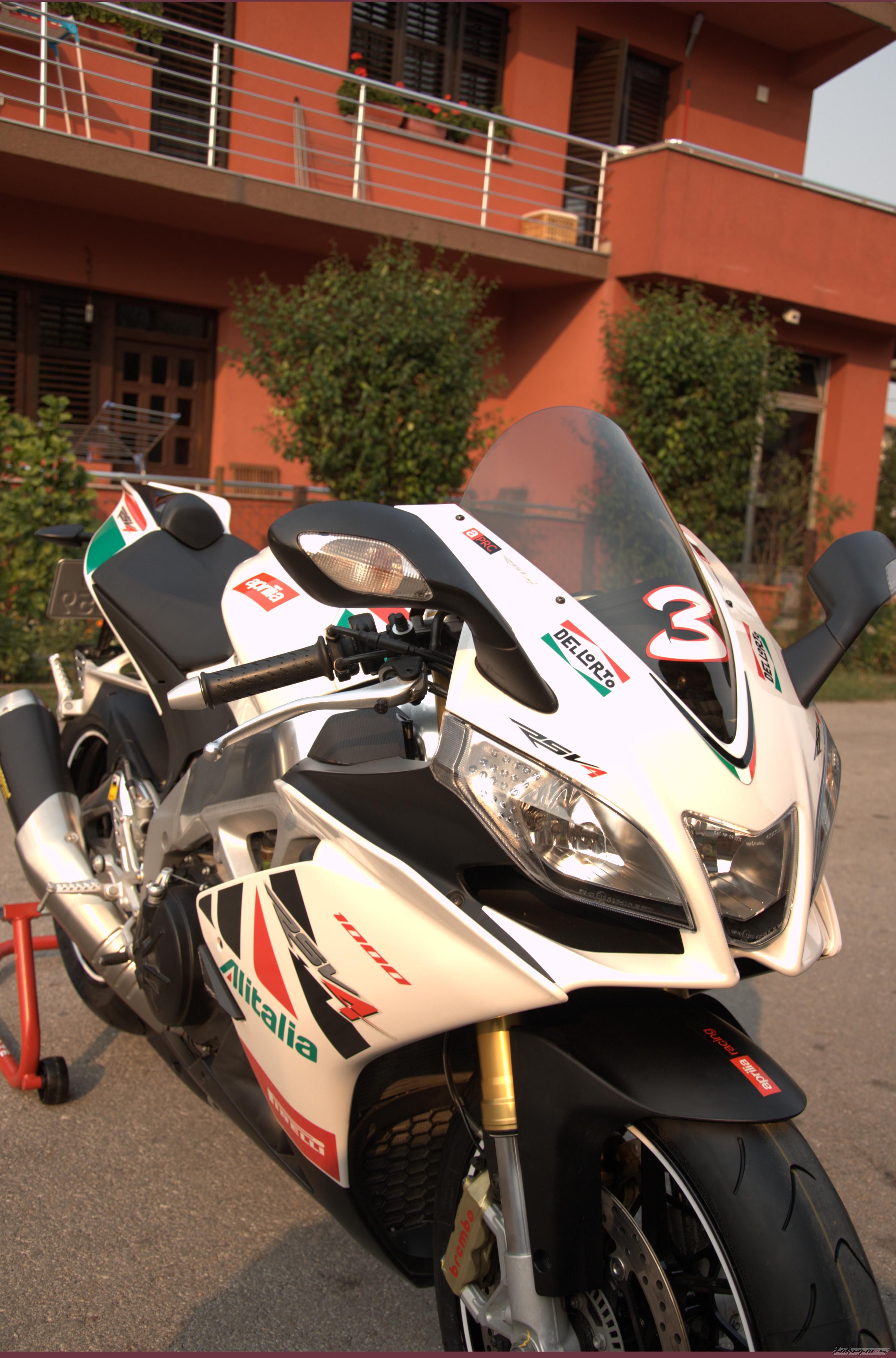 2011 APRILIA RSV4R APRC | Picture 2513034 motorcycle photo