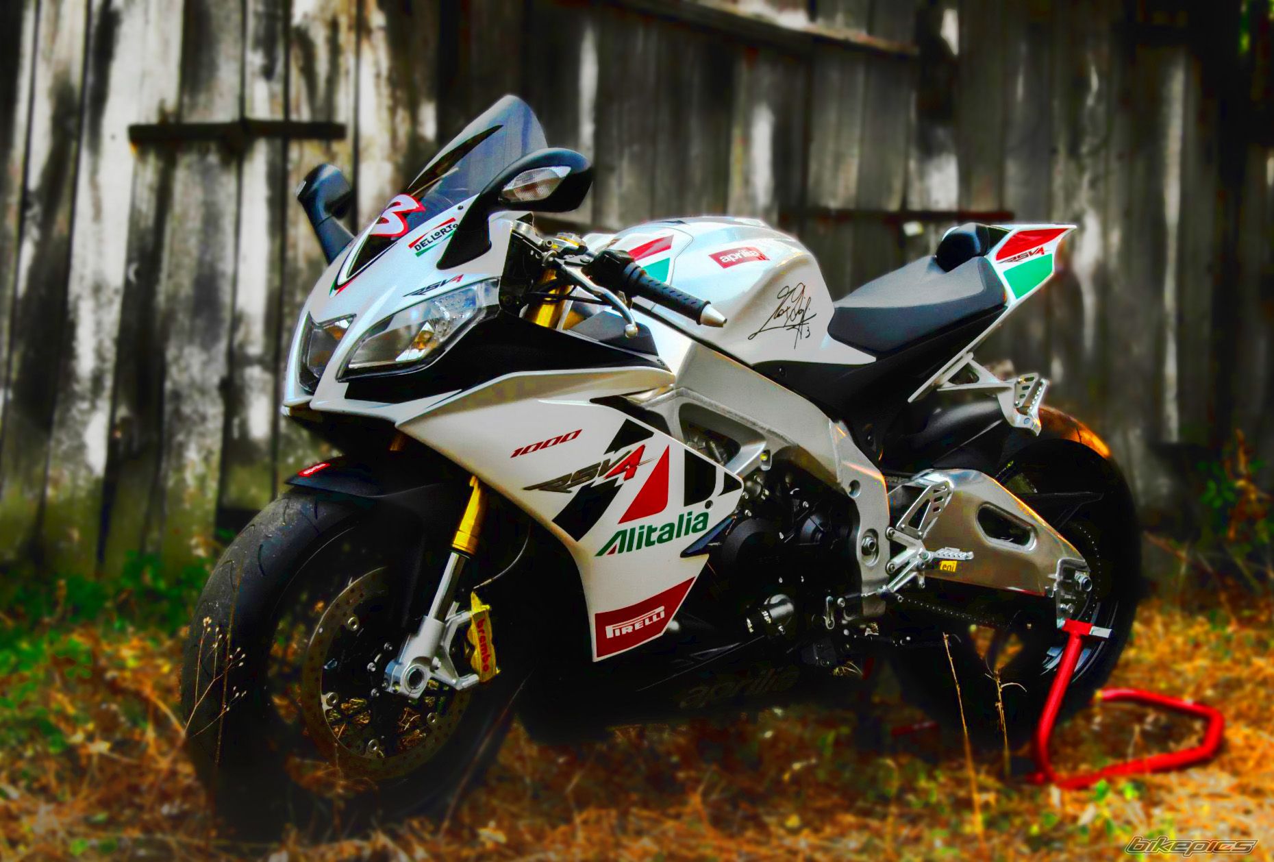 2011 APRILIA RSV4R APRC | Picture 2513035 motorcycle photo