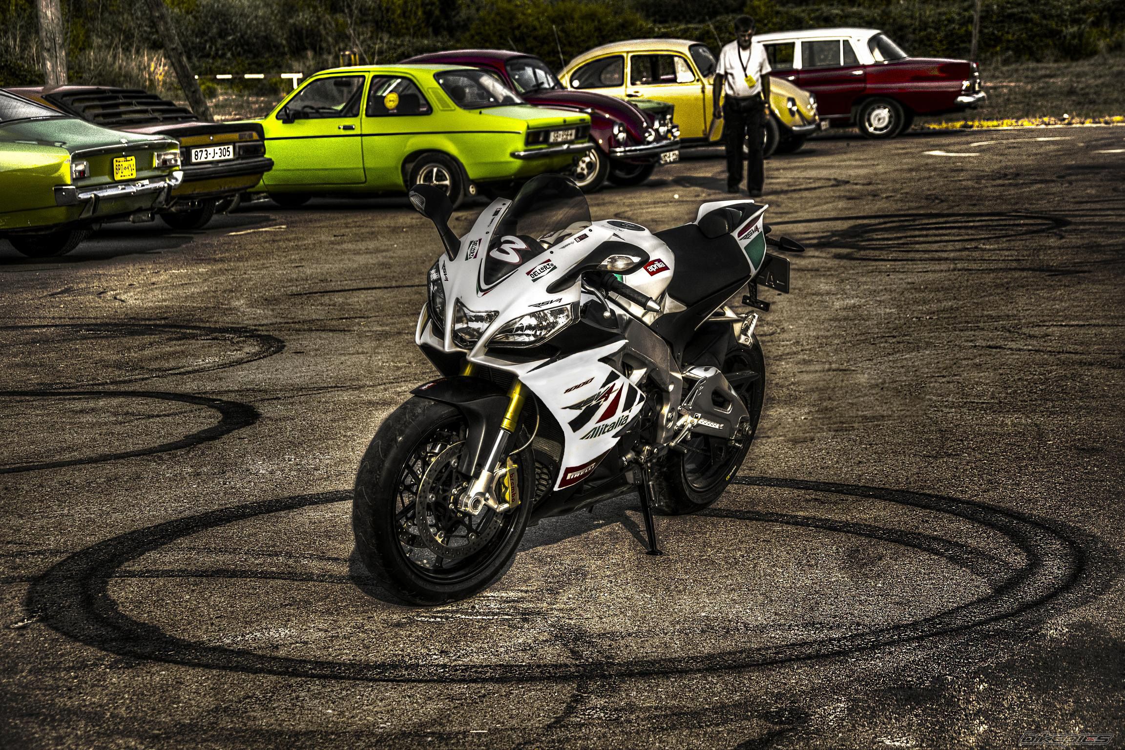2011 APRILIA RSV4R APRC | Picture 2513037 motorcycle photo