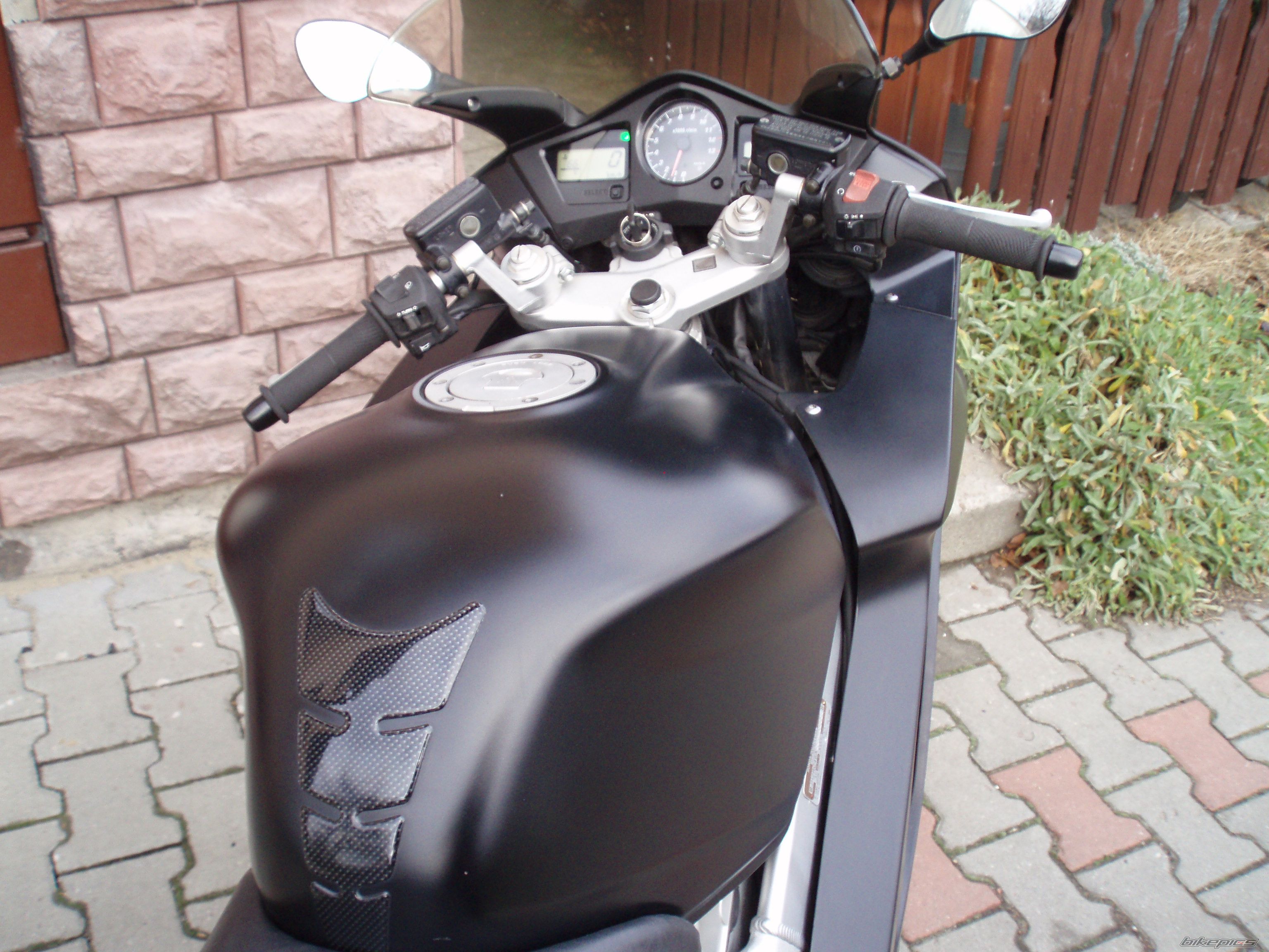 2002 HONDA VFR 800 VTEC | Picture 2529519 motorcycle photo