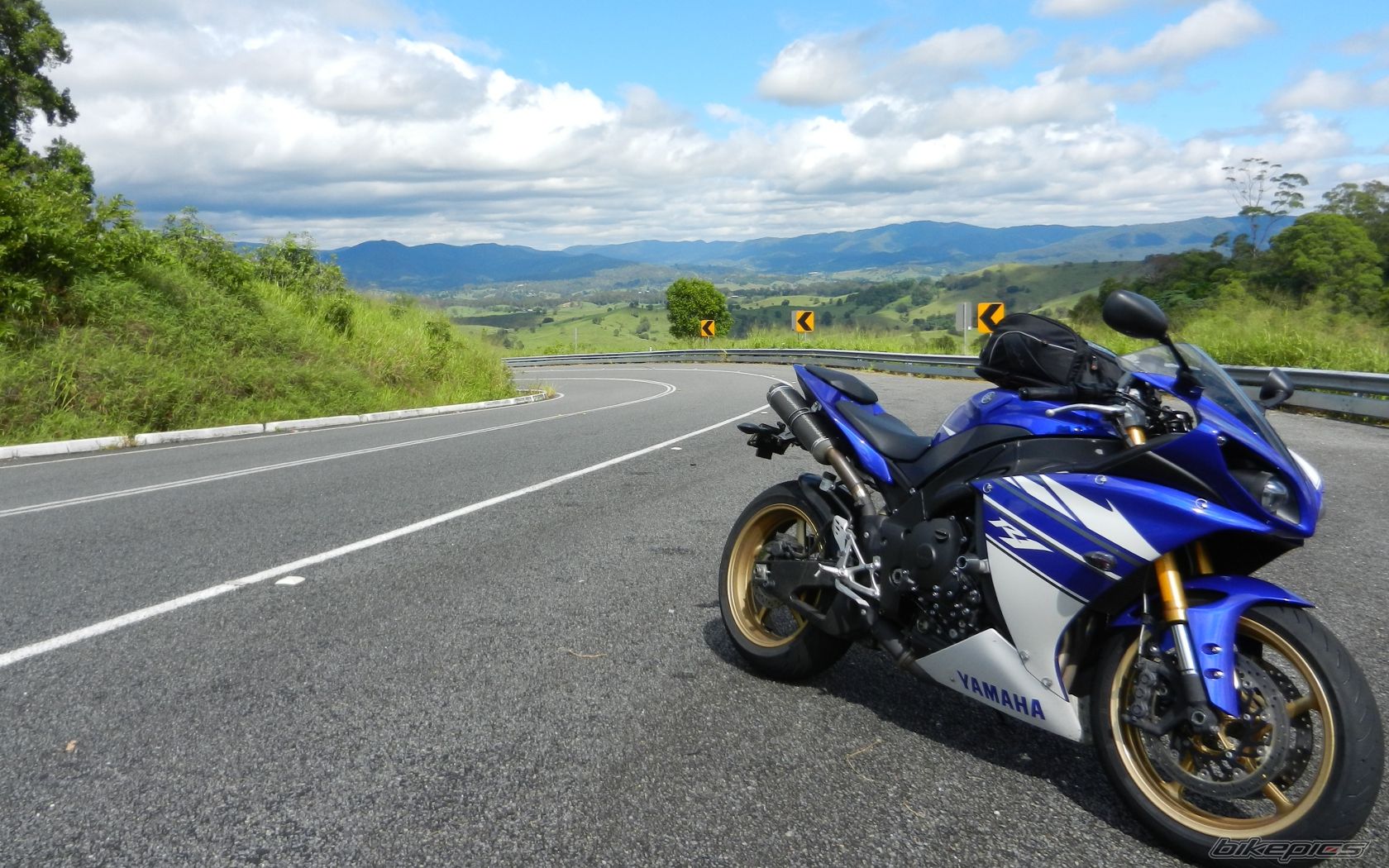 2010 YAMAHA YZF R1 | Picture 2538694 motorcycle photo