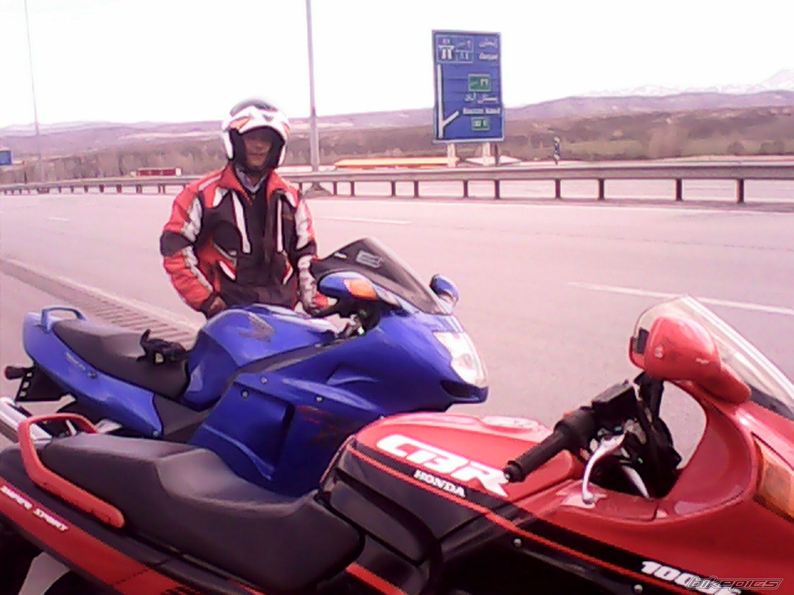 2004 HONDA CBR 1100 BLACKBIRD | Picture 2541386 motorcycle photo