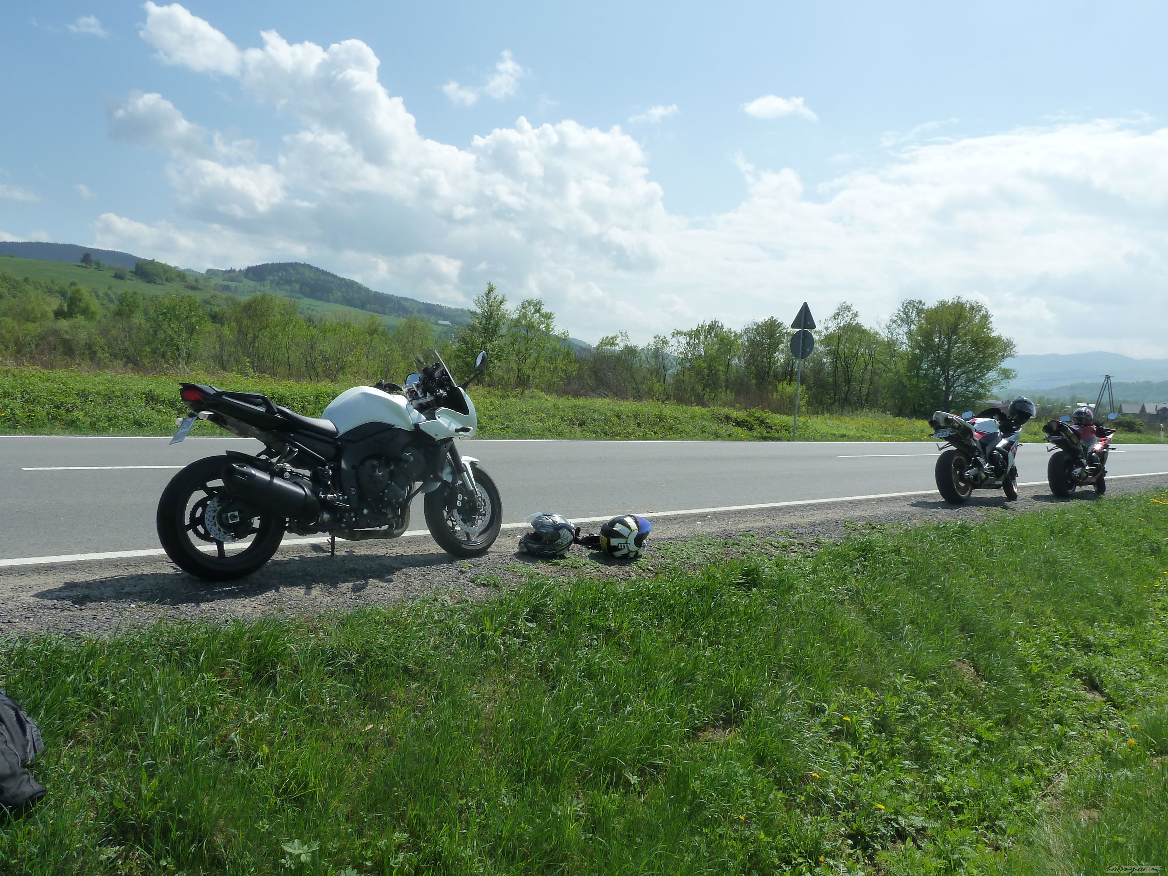 2012 YAMAHA FZ 1 | Picture 2551430 motorcycle photo