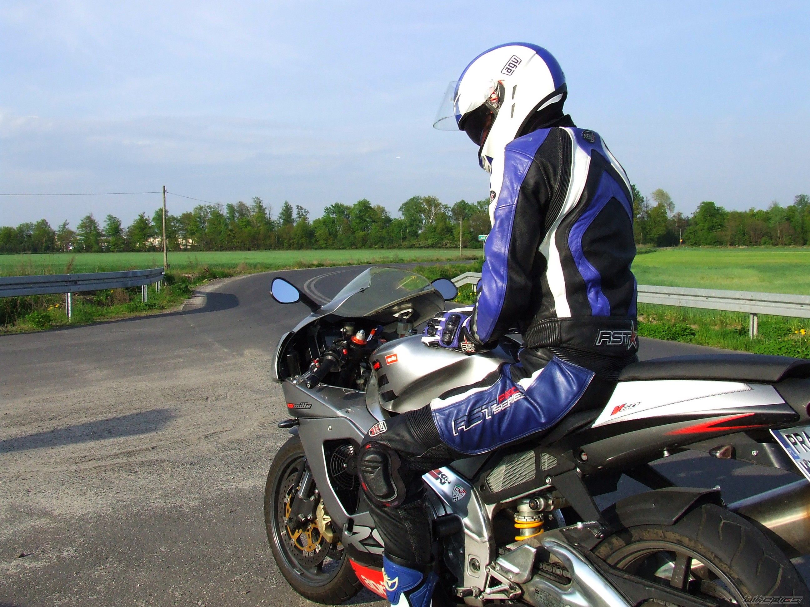 2002 APRILIA RSV 1000 MILLE | Picture 2552080 motorcycle photo