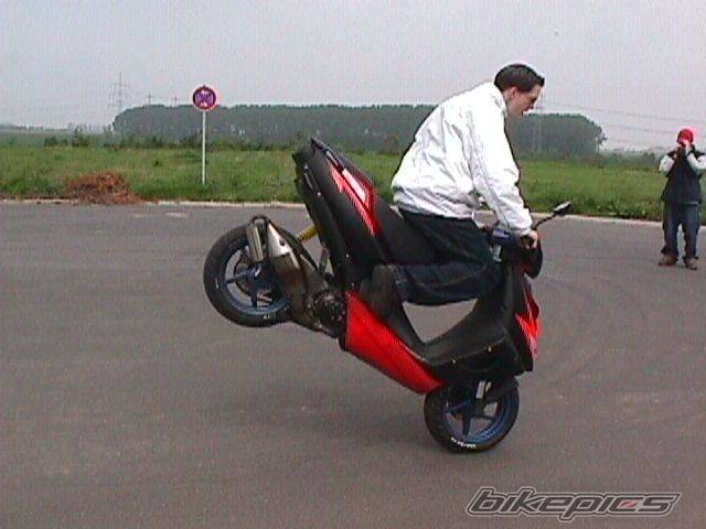 2002 APRILIA SR 50 | Picture 25532 motorcycle photo
