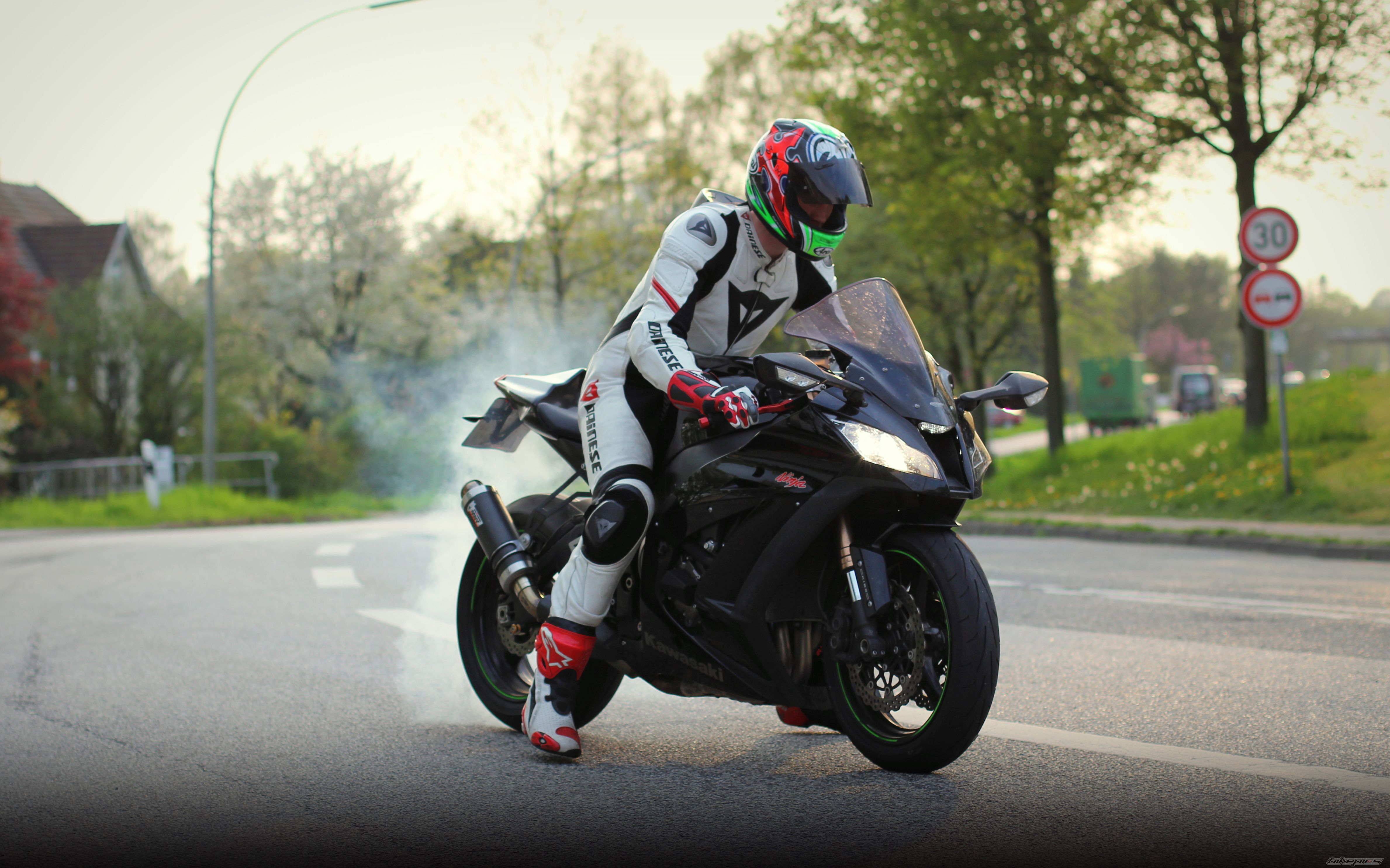 2011 KAWASAKI ZX 10R | Picture 2553810 motorcycle photo