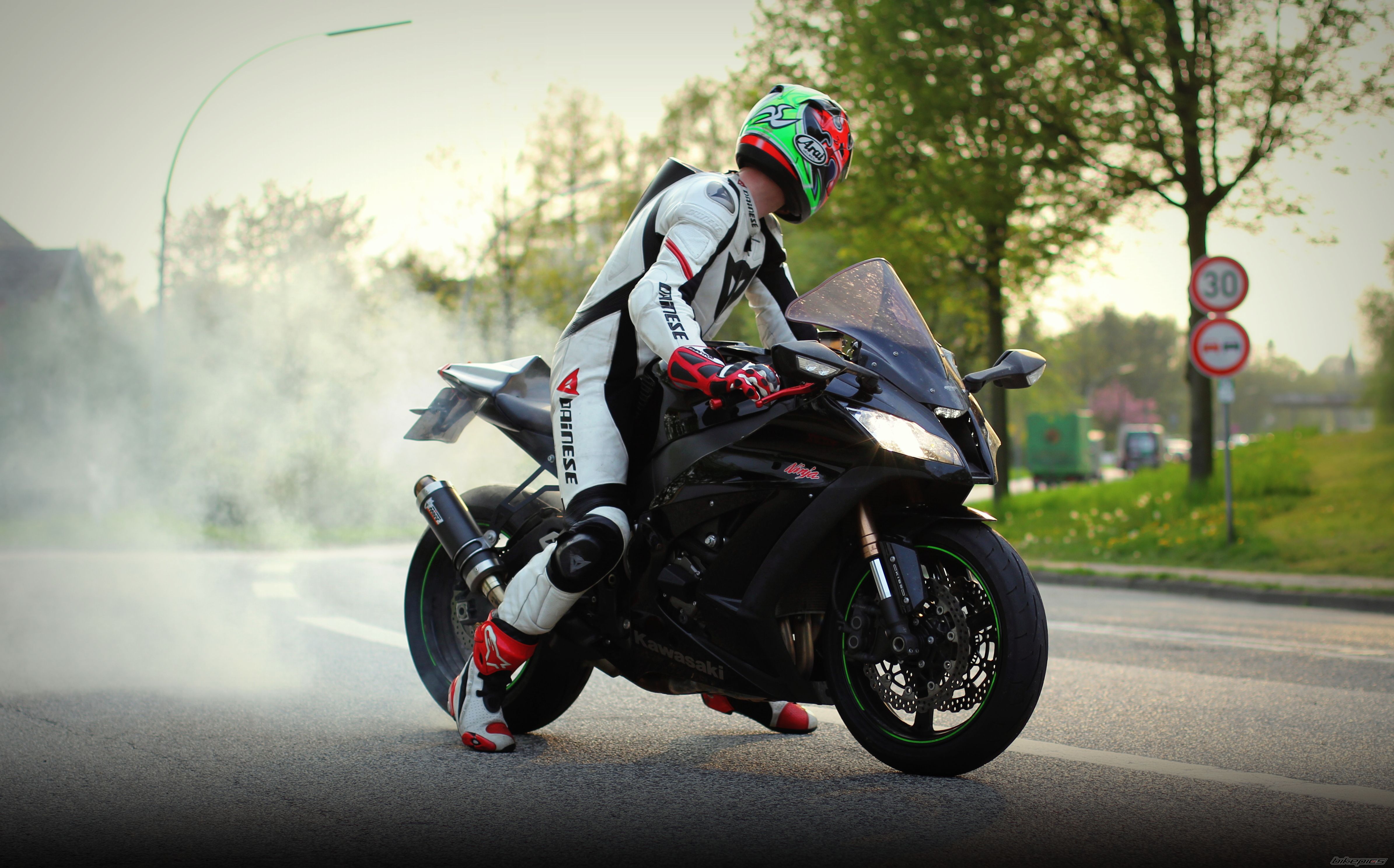 2011 KAWASAKI ZX 10R | Picture 2553811 motorcycle photo