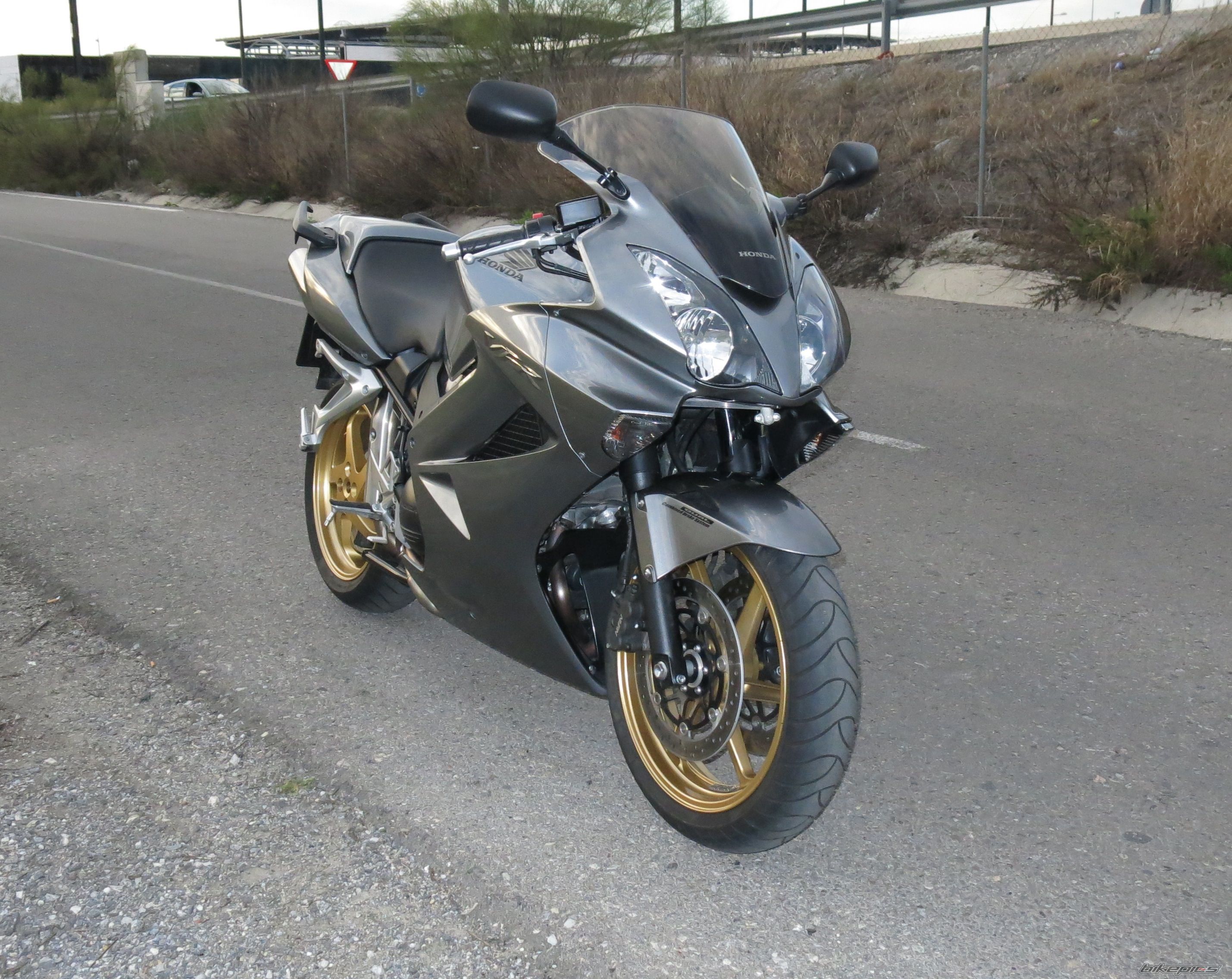 2012 HONDA VFR 800 VTEC | Picture 2555024 motorcycle photo