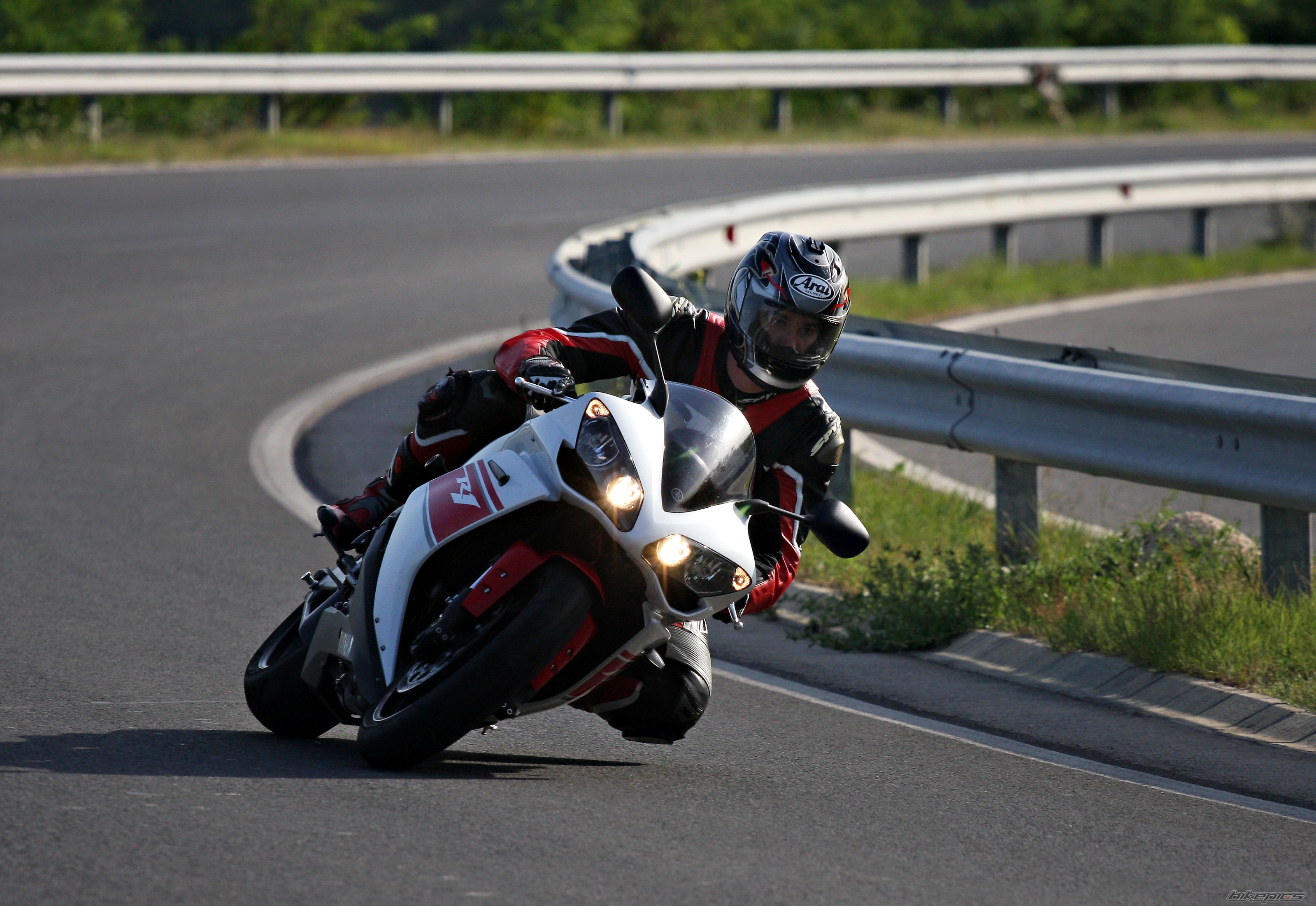 2008 YAMAHA YZF R1 | Picture 2557617 motorcycle photo