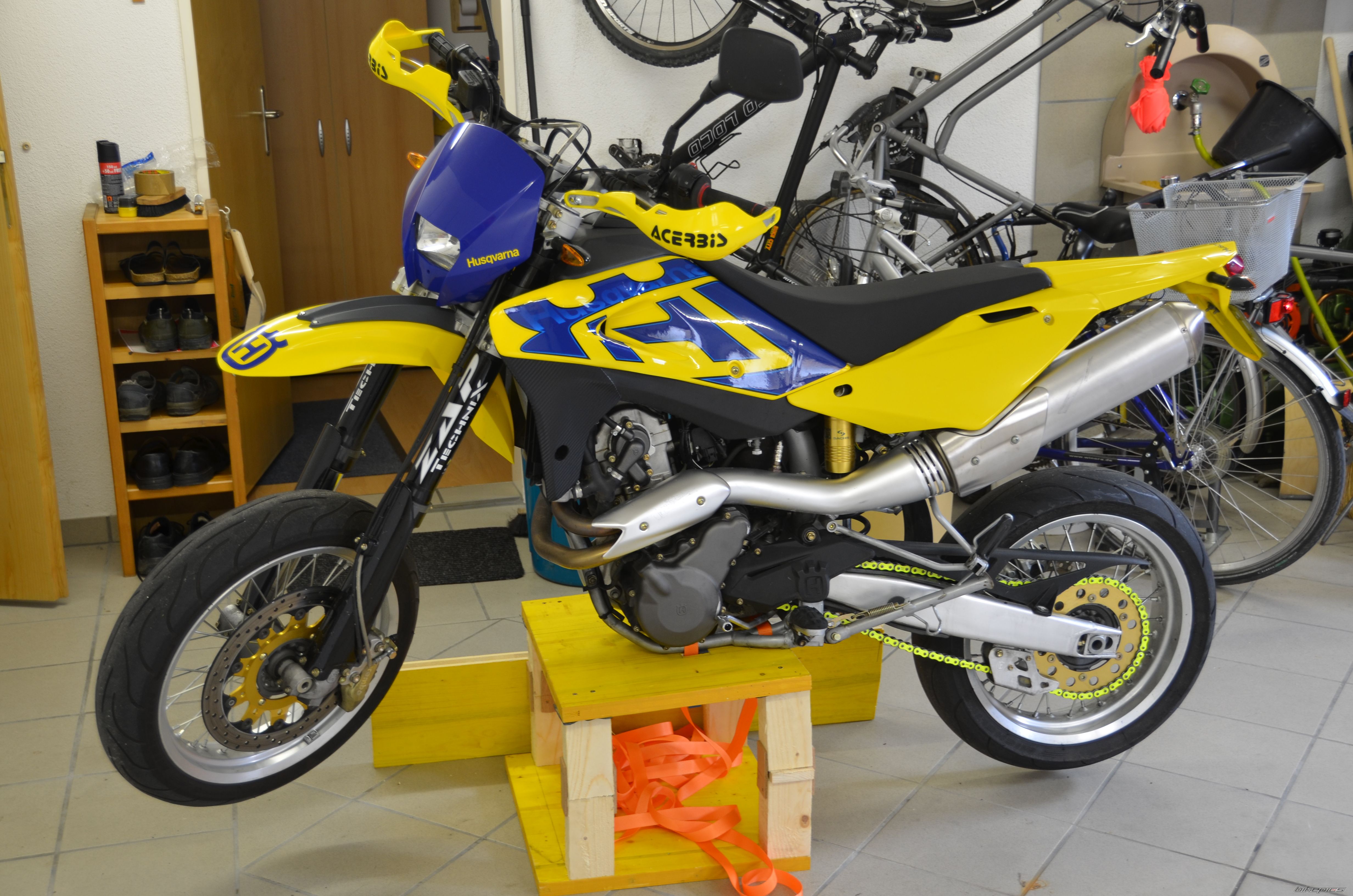 2010 HUSQVARNA SM 610 S | Picture 2557795 motorcycle photo