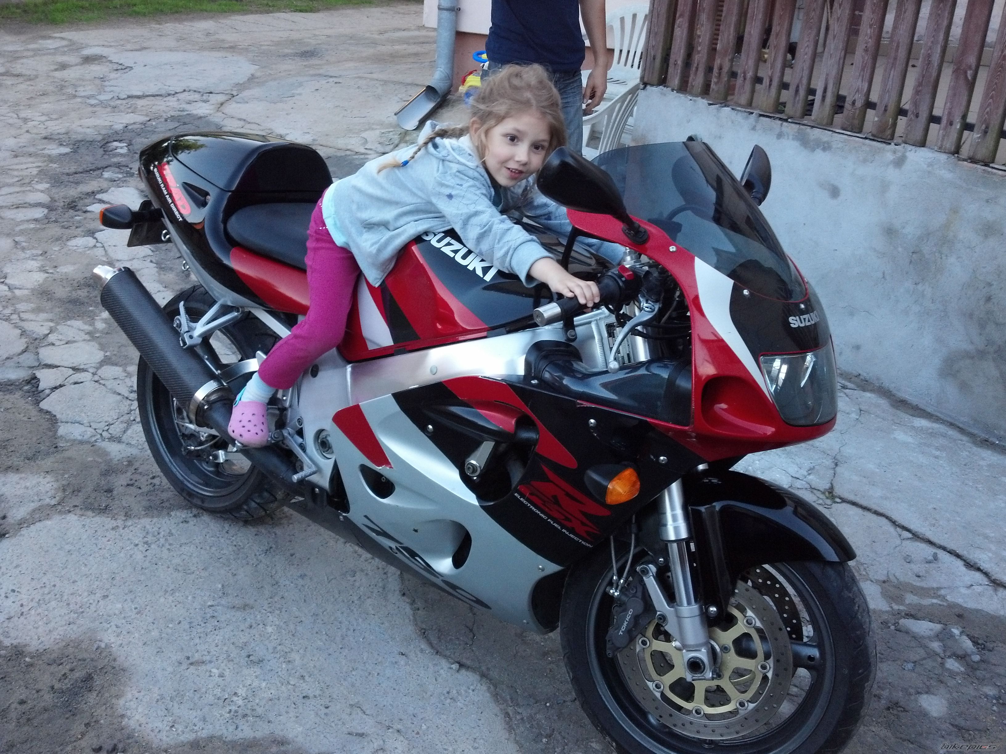 1998 SUZUKI GSX R 750 | Picture 2561583 motorcycle photo