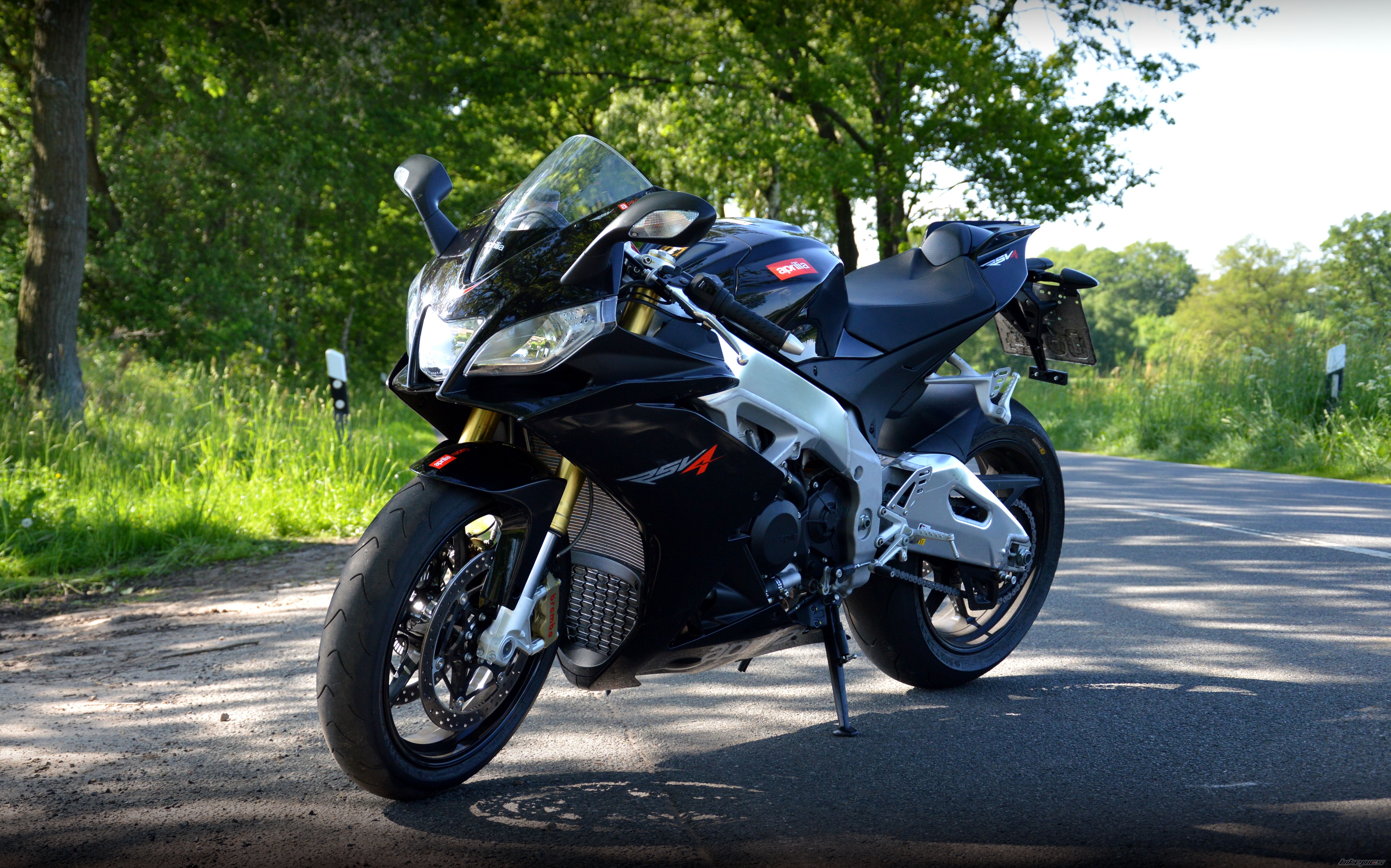 2012 APRILIA RSV4R APRC | Picture 2565060 motorcycle photo