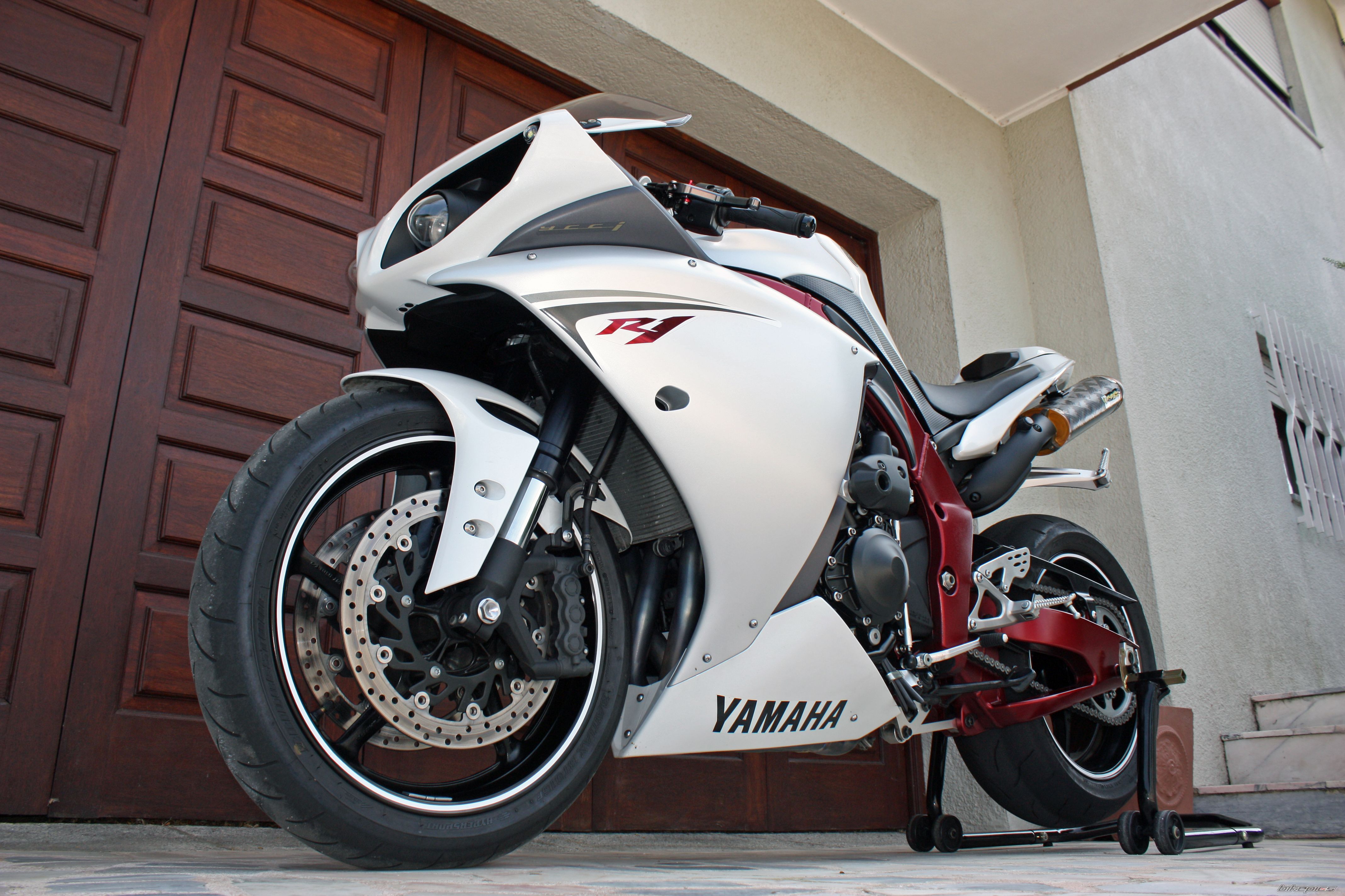 2009 YAMAHA YZF R1 | Picture 2578575 motorcycle photo