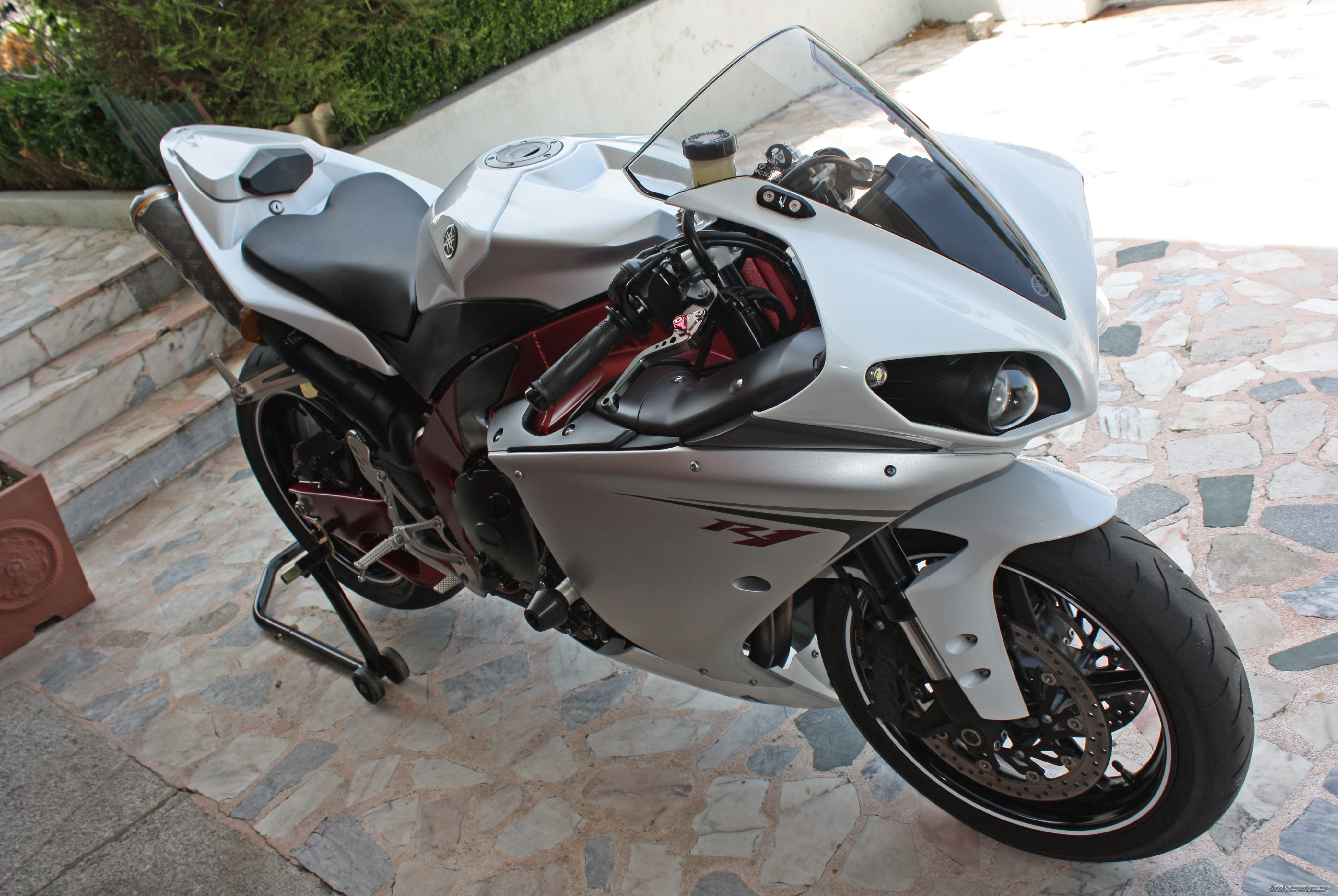 2009 YAMAHA YZF R1 | Picture 2578576 motorcycle photo