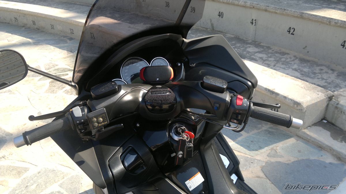 2011 YAMAHA TMAX 500 | Picture 2581609 motorcycle photo