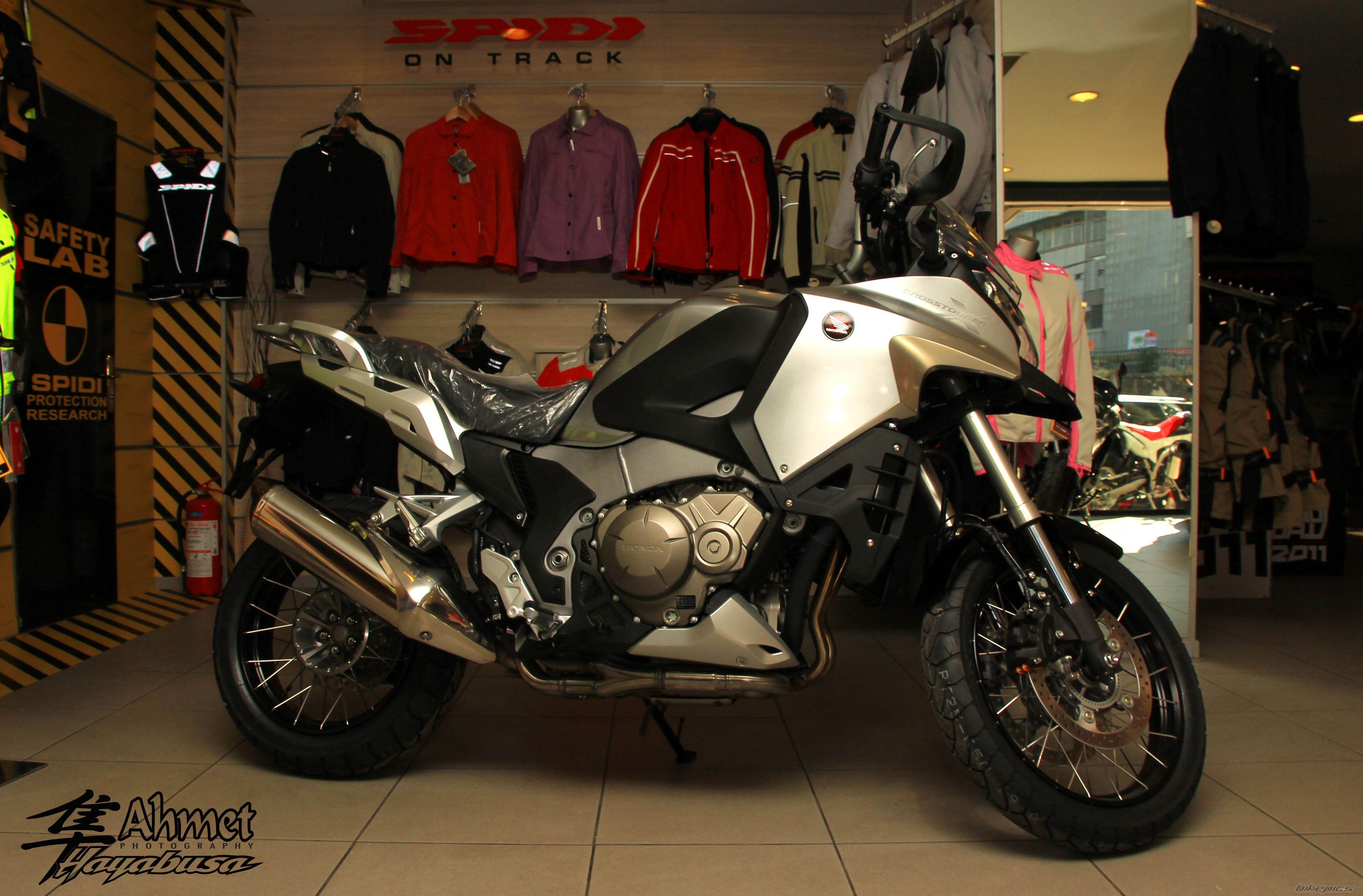 2013 HONDA VFR 1200X CROSSTOURER | Picture 2582806 motorcycle photo