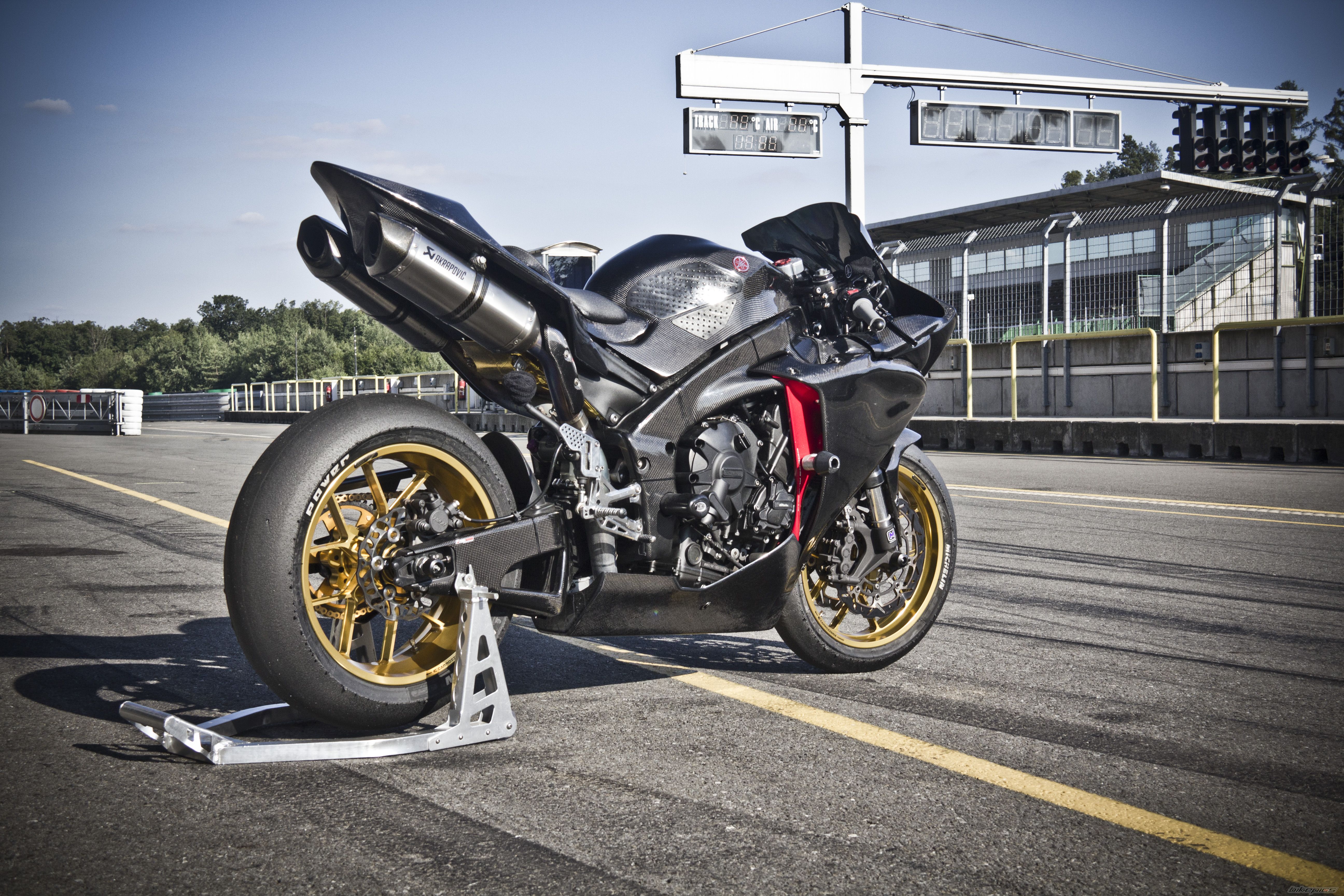 2009 YAMAHA YZF R1 | Picture 2584902 motorcycle photo