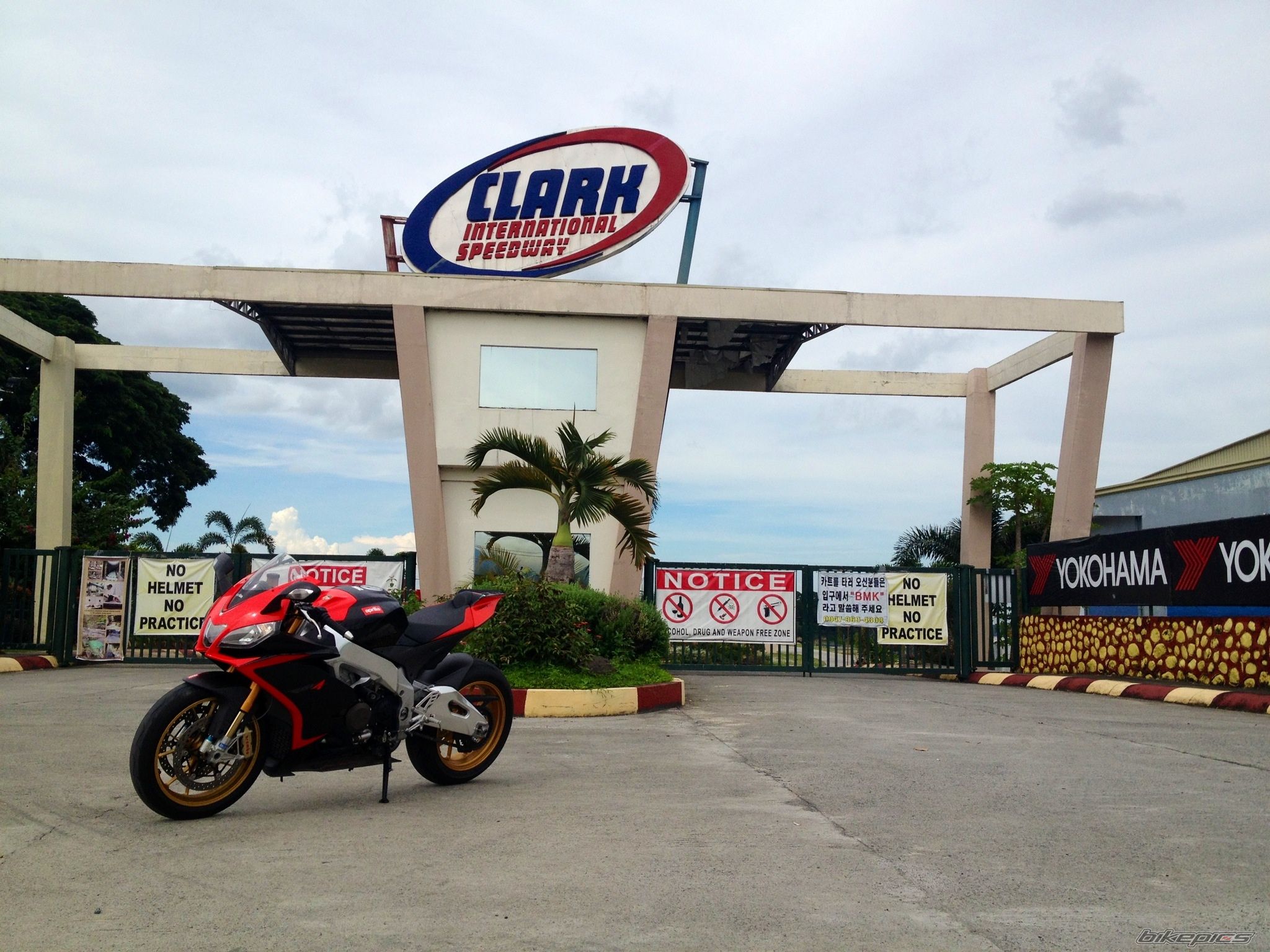 2013 APRILIA RSV4 FACTORY APRC | Picture 2585298 motorcycle photo