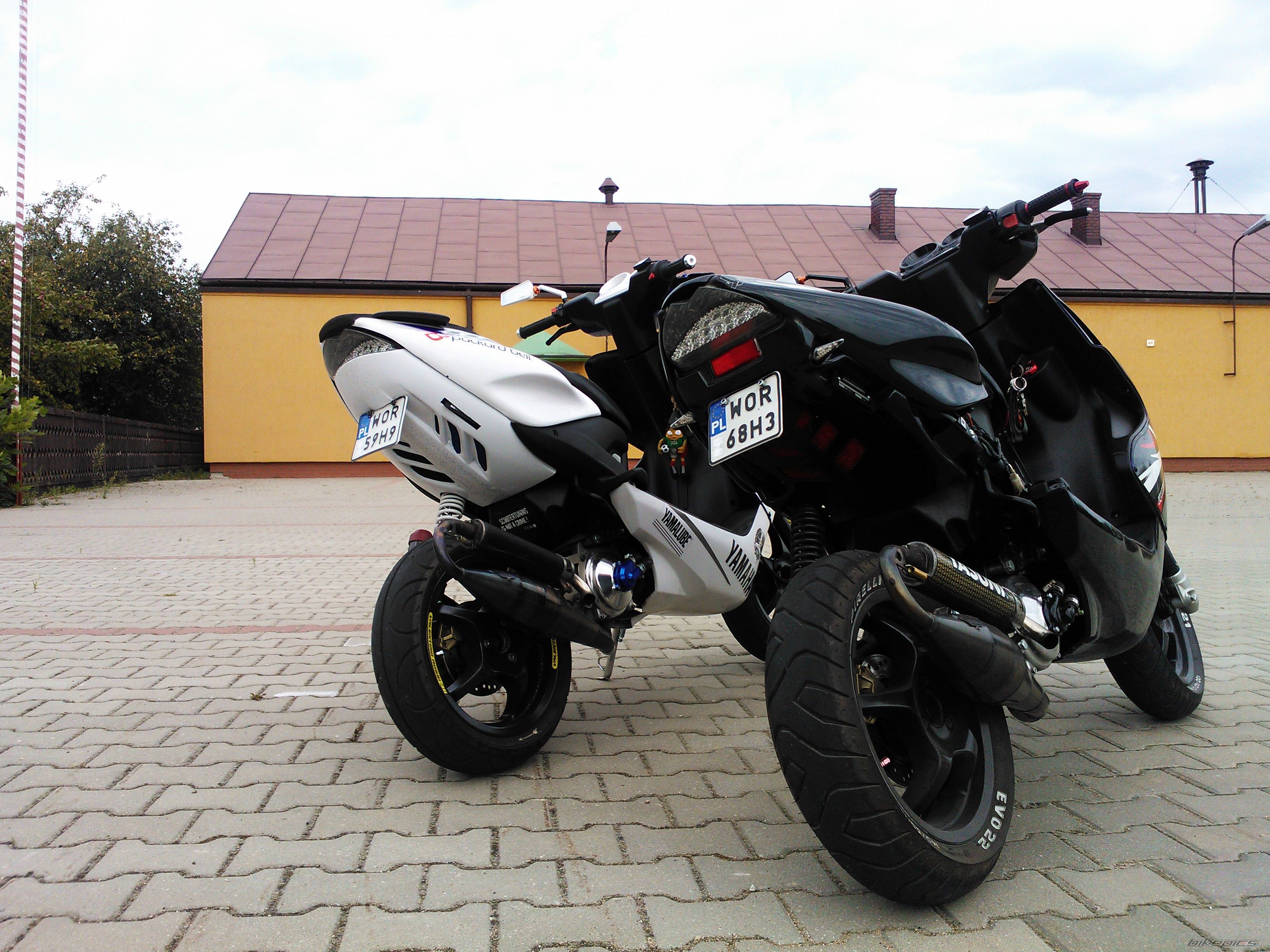2010 YAMAHA AEROX 50 | Picture 2585650 motorcycle photo